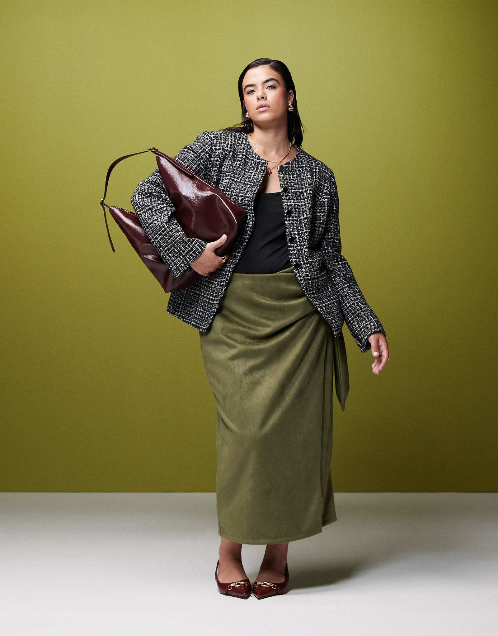 Макси-юбка из замши с запахом и завязками ASOS DESIGN Curve цвета хаки 9190₽