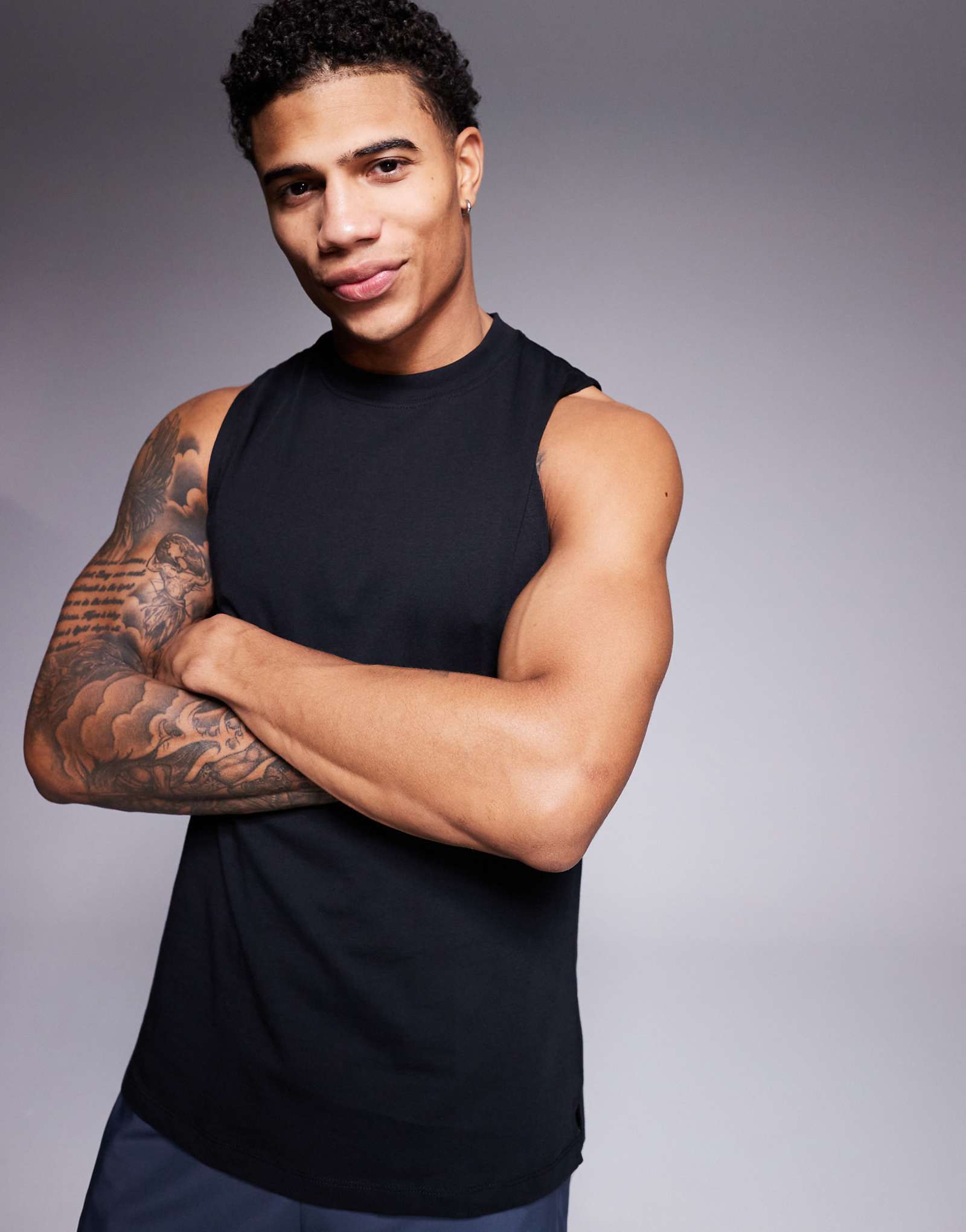 Хлопковая тренировочная майка со спущенными проймами ASOS 4505 Icon с быстросохнущей отделкой черного цвета 4990₽