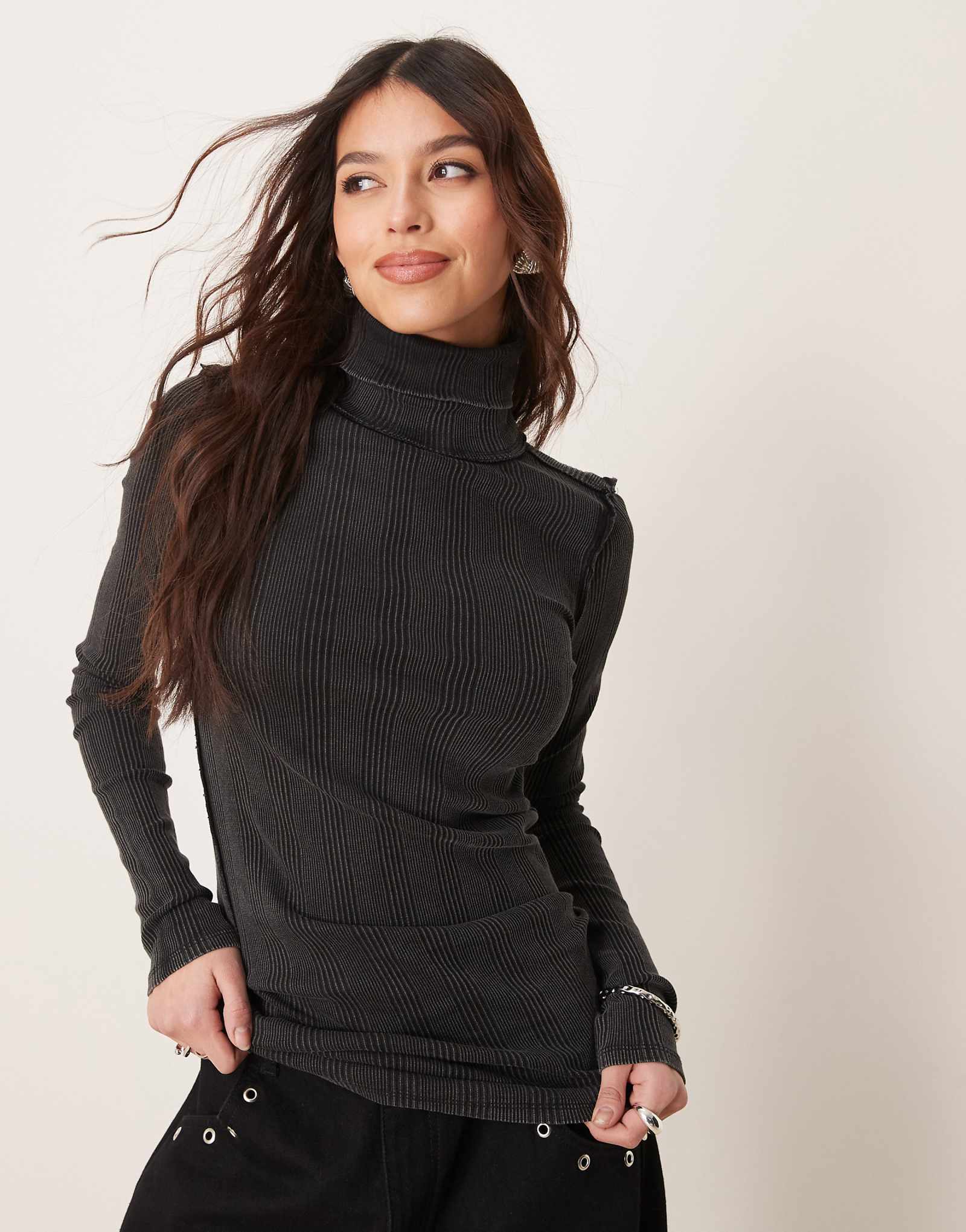 Черная водолазка в рубчик Free People brynn 10390₽