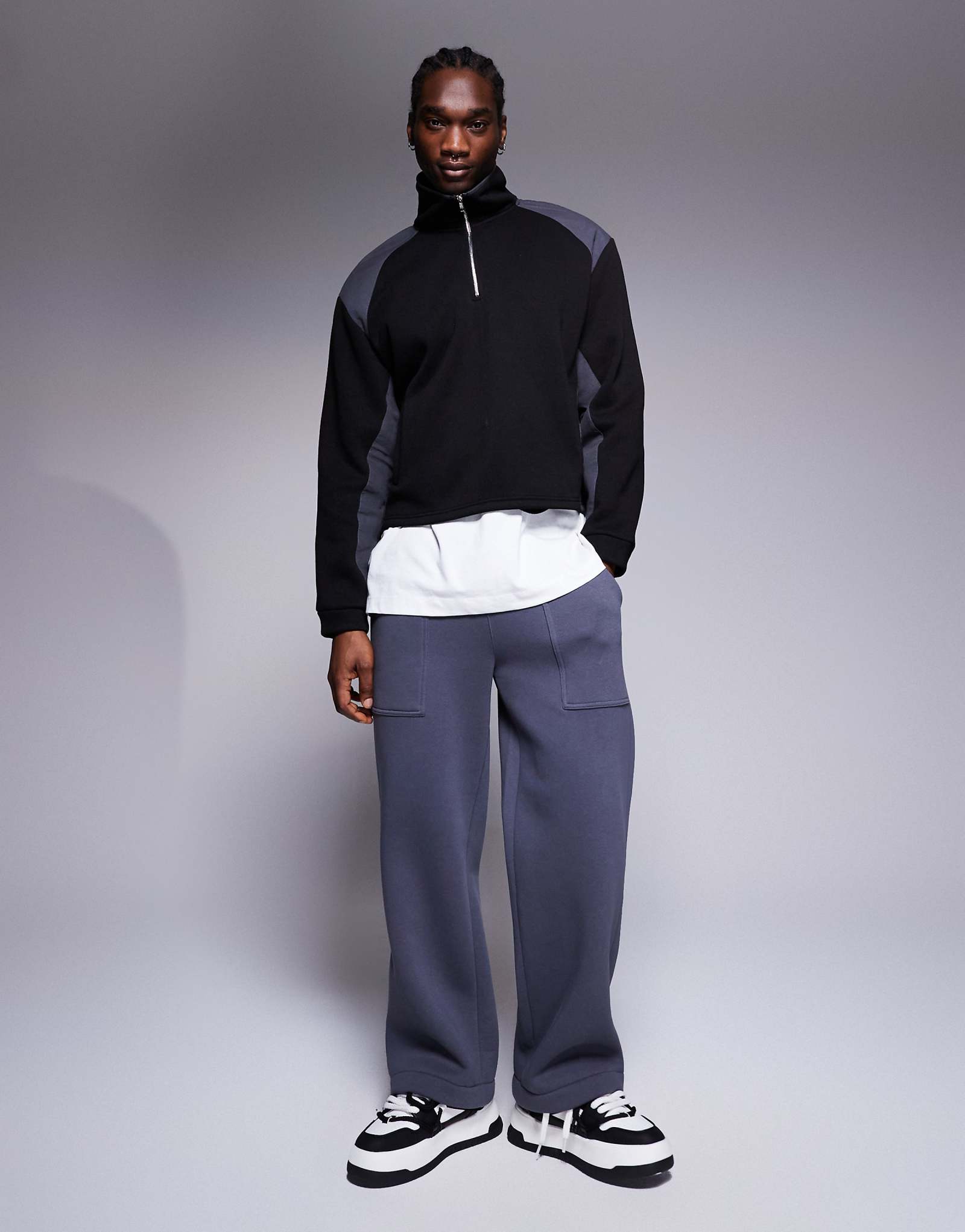 Объемная толстовка с круглым вырезом и заниженным плечом от ASOS DESIGN черного цвета с нейлоновыми вставками 3090₽