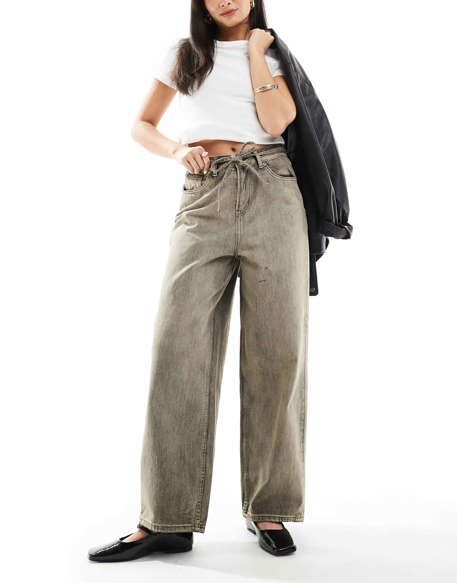 ВИНТАЖНЫЕ коричневые джинсы ONLY Bleecker barrel с завязкой на талии 3590₽