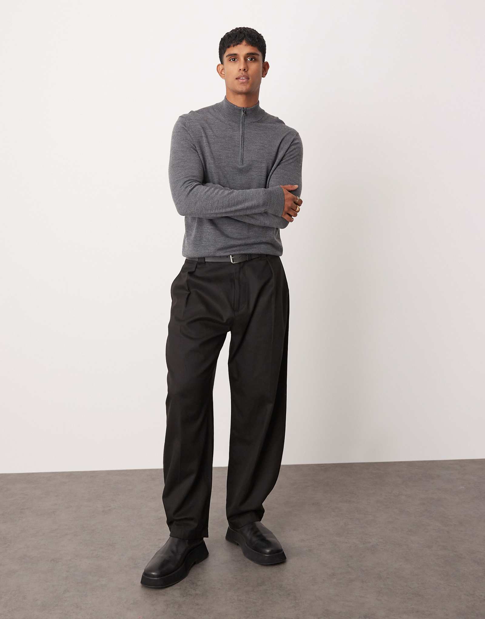 Шерстяная толстовка Mango regular fit с застежкой на четверть молнии серого цвета 11490₽