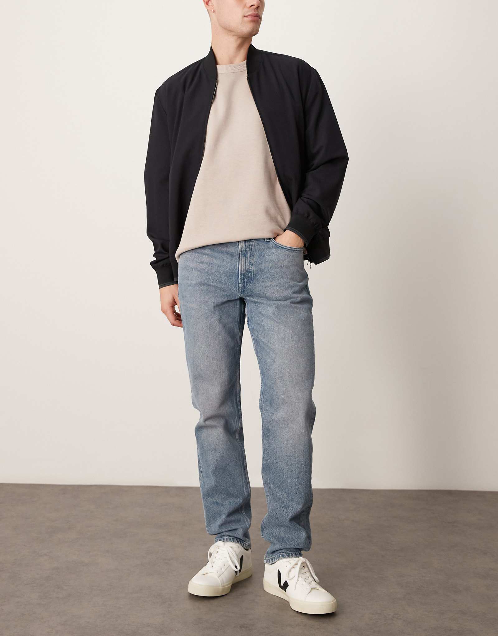 Джинсы Mango с прямыми штанинами на талии синего цвета средней плотности 12090₽