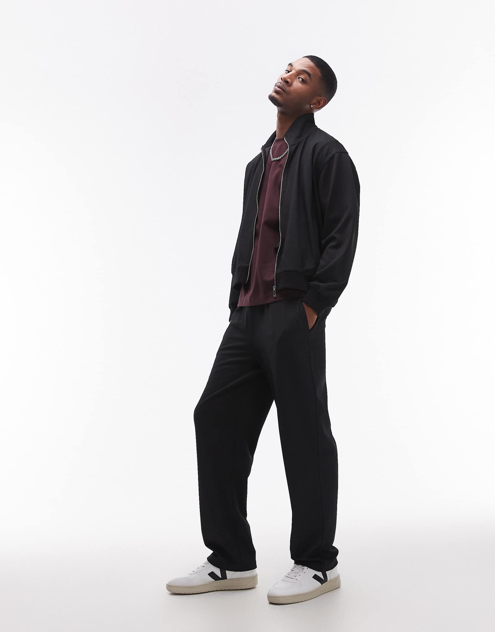 Спортивные брюки Topman с прямыми штанинами и микро-вафлями черного цвета 8690₽