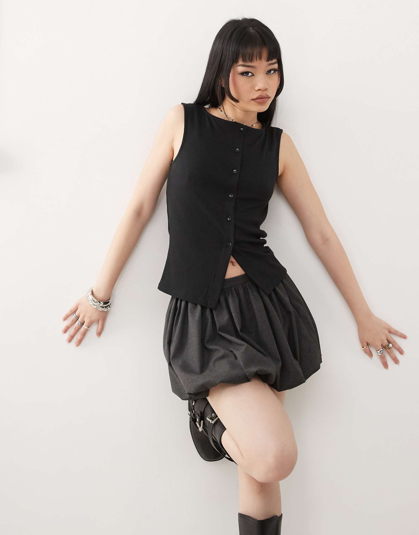 Черный жилет в рубчик с высоким воротом Noisy May 7790₽