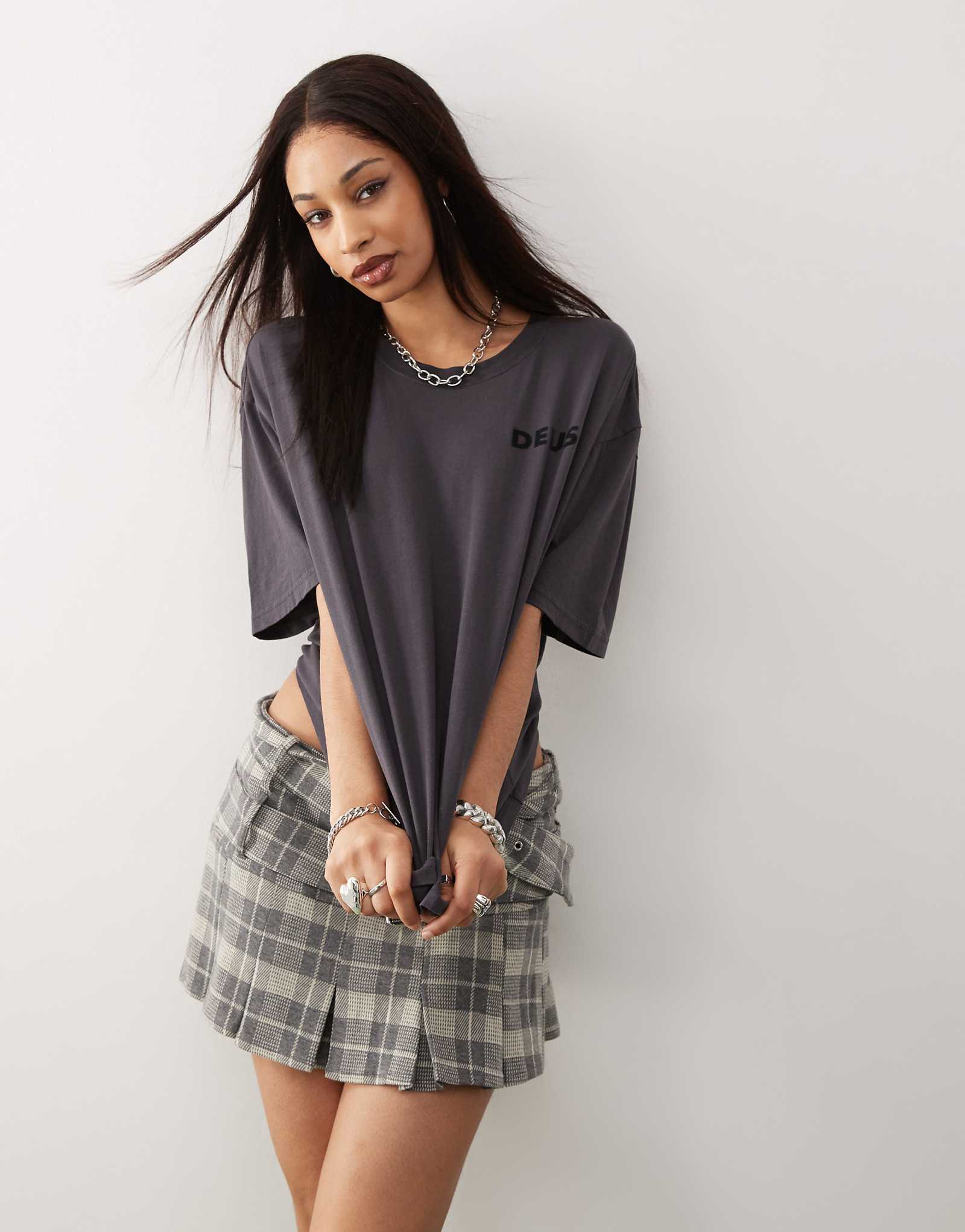 Черная футболка с перекрашенным логотипом Deus Ex Machina 6690₽