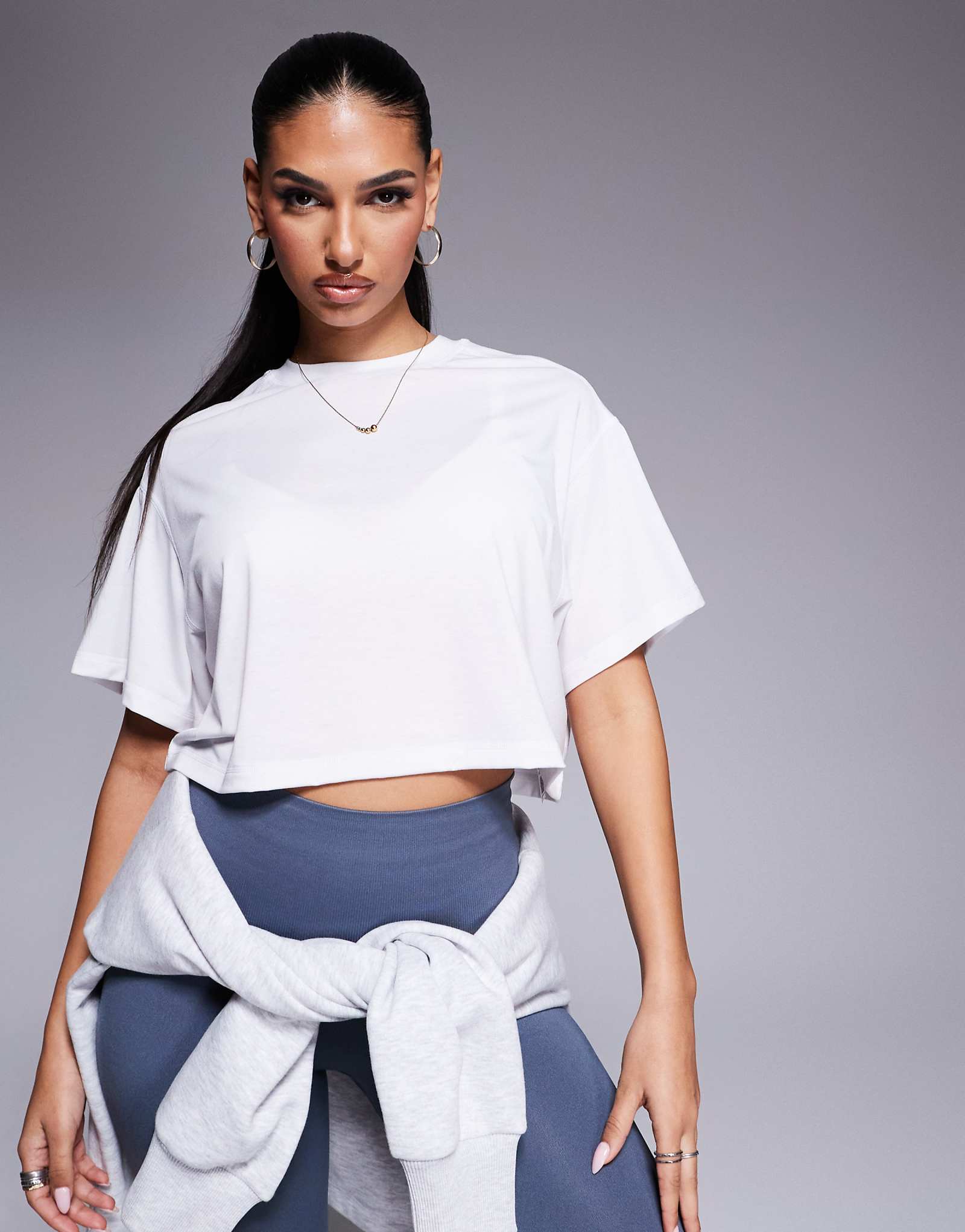 Укороченная футболка свободного кроя ASOS 4505 Icon quick dry performance белого цвета 3490₽