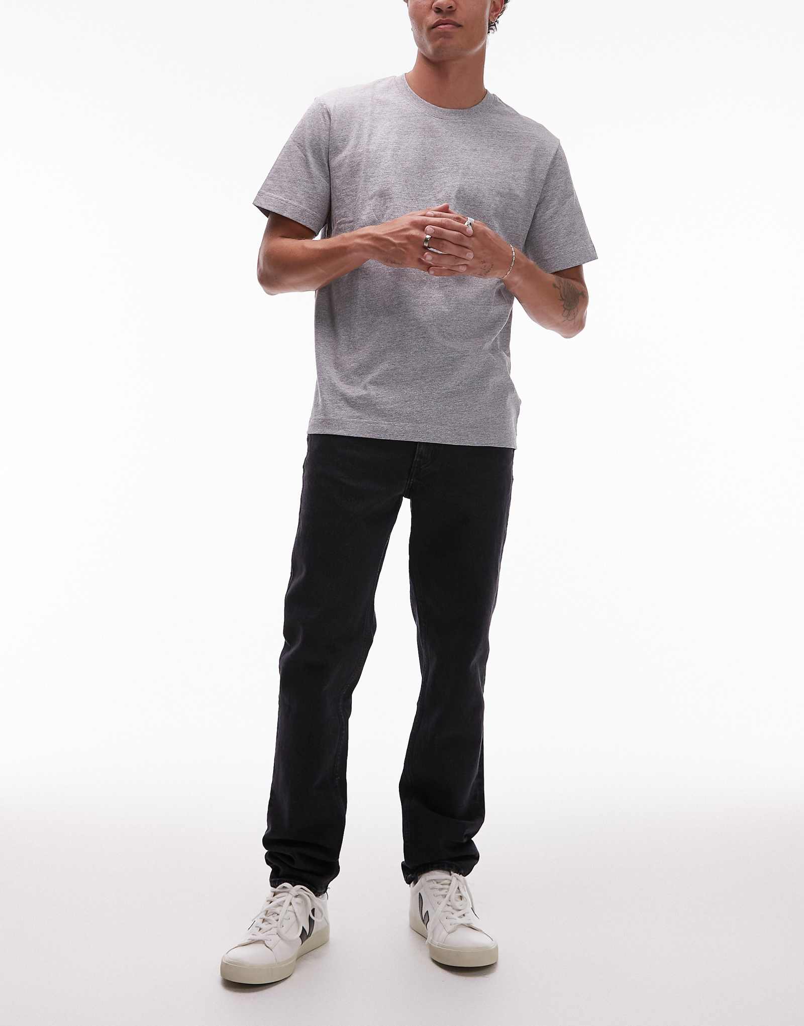 Джинсы ARKET Birch stretch slim fit стираного серого цвета 5090₽