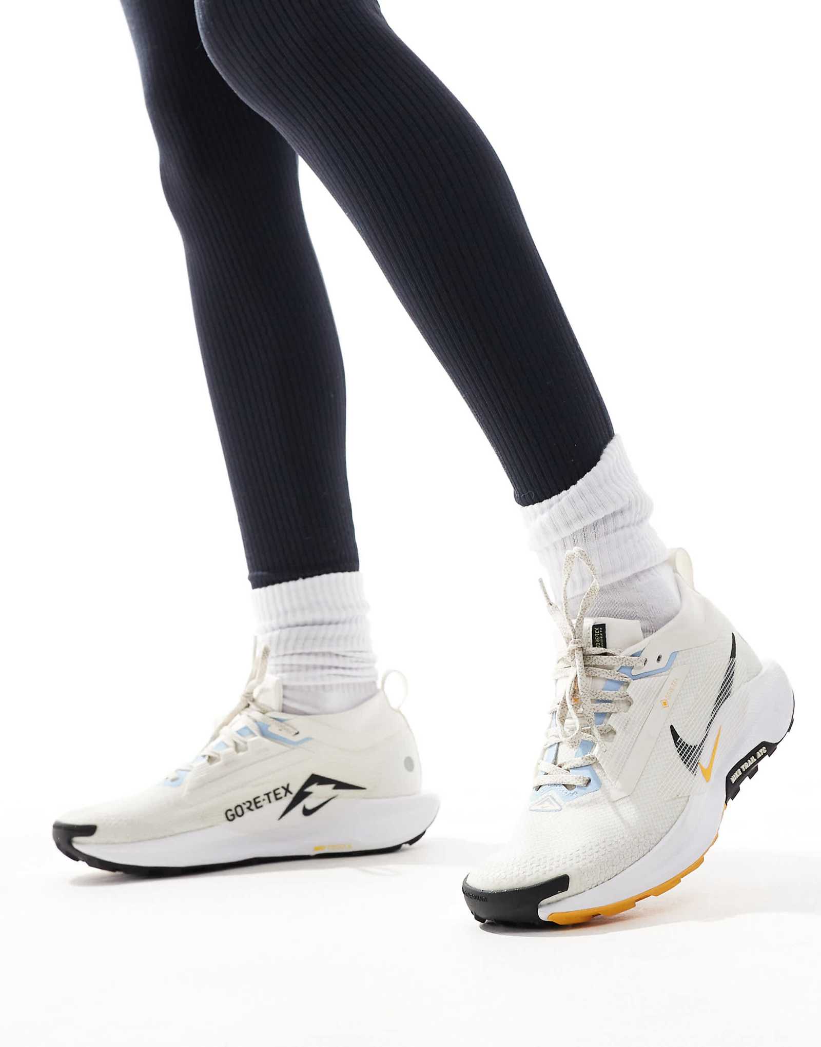 Кроссовки Nike Running Pegasus Trail 5 GORE-TEX темно-белого и разноцветного цвета 17390₽