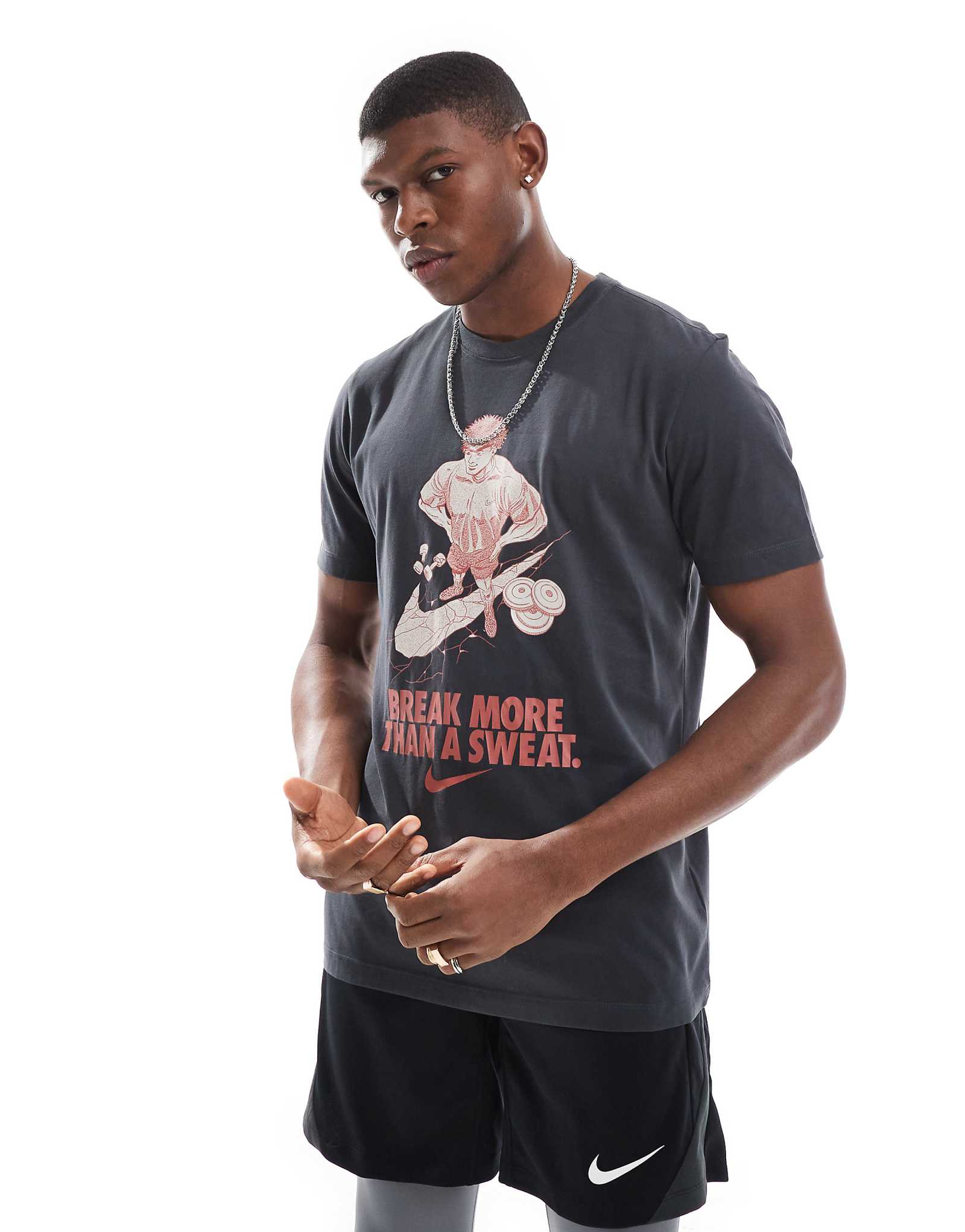Футболка с графическим рисунком Nike Training IYKYK темно-серого цвета 4990₽