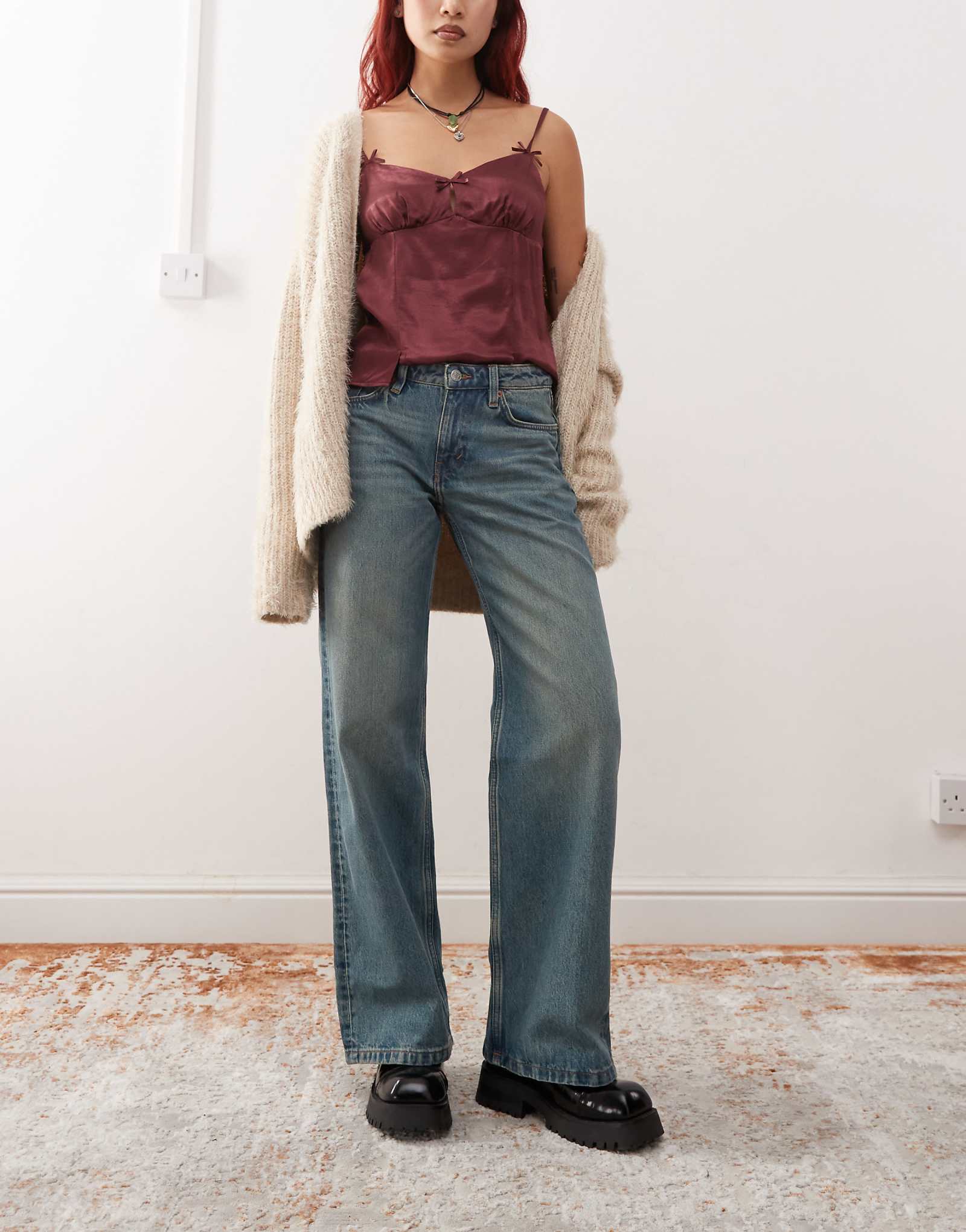 Джинсы Monki Imoo с заниженной талией широкого кроя темно-синего цвета постиранные 12390₽