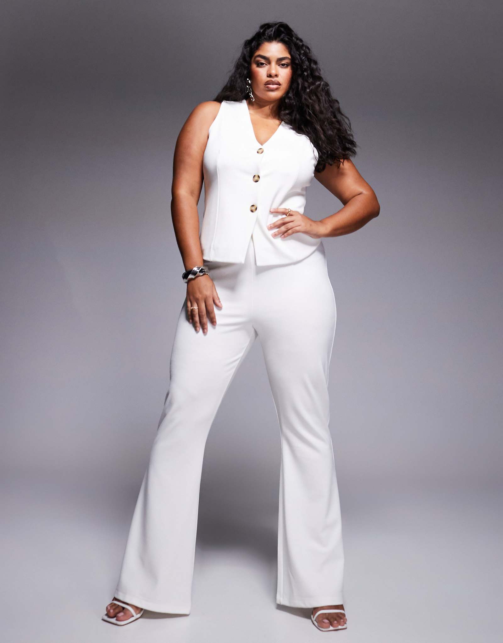 Брюки-клеш ASOS DESIGN Curve ponte белого цвета - часть комплекта 5790₽