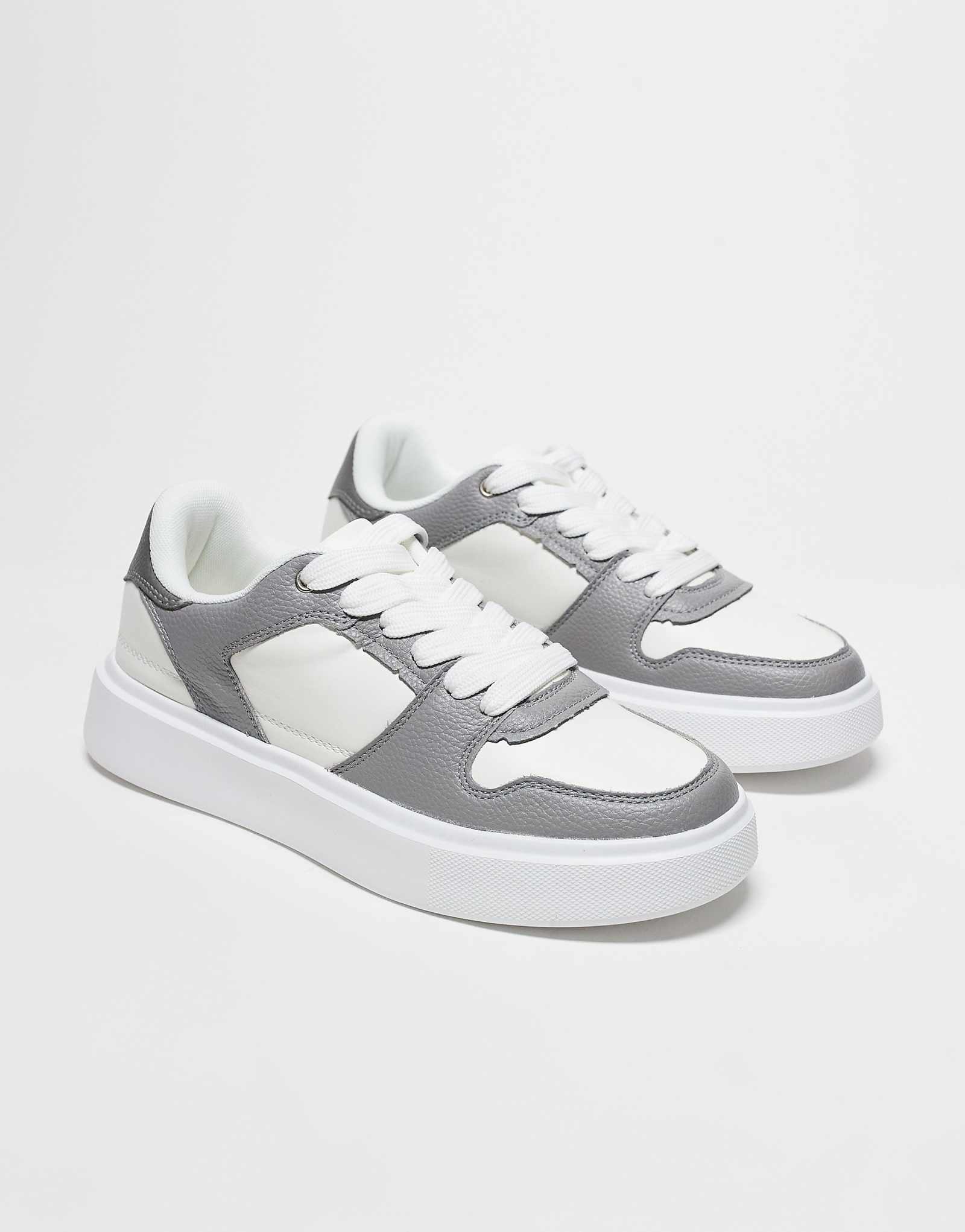 ДИЗАЙНЕРСКИЕ кроссовки ASOS в сером и белом цветах 10190₽