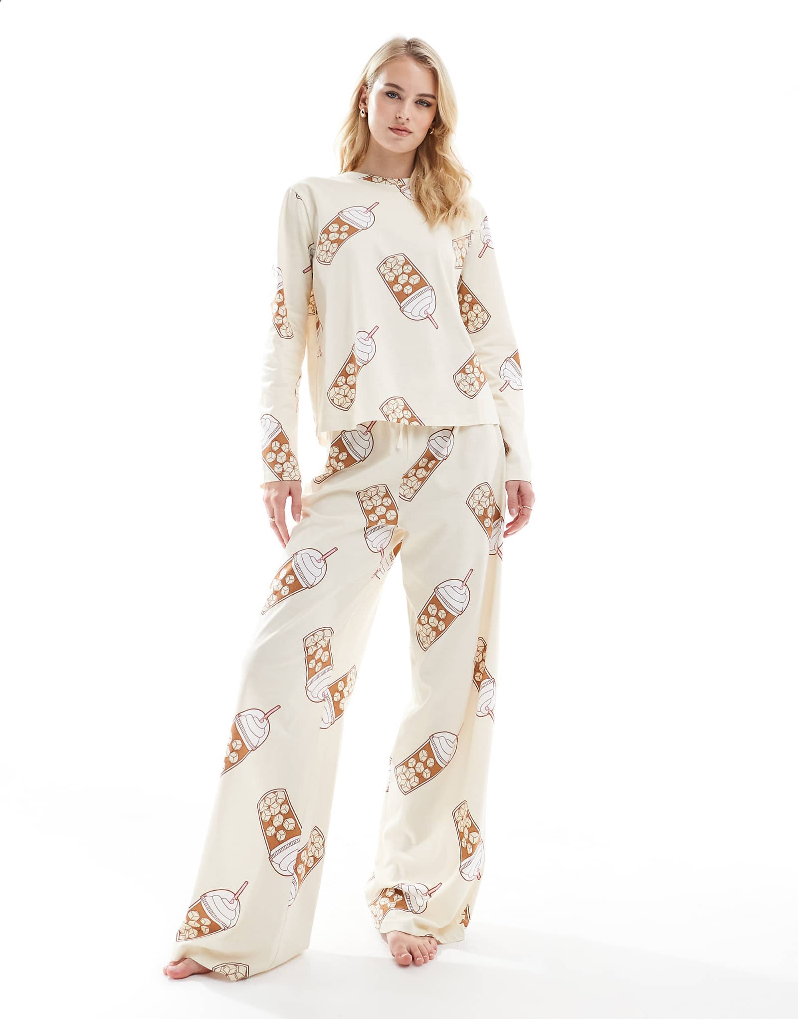 Пижамный комплект ASOS DESIGN Tall Iced coffee с длинными рукавами и брюками бежевого цвета 4290₽