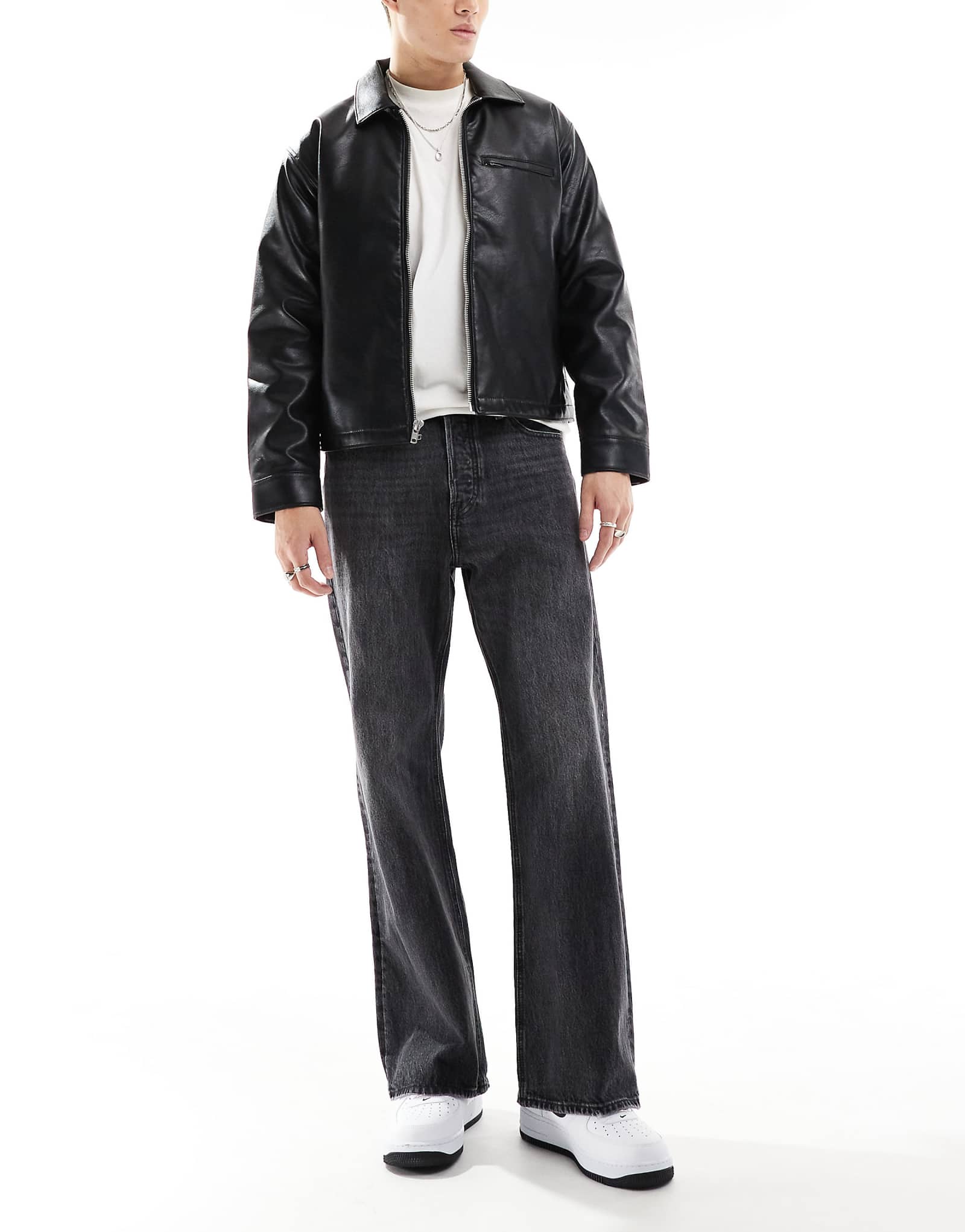 Джинсы-клеш Jack - Jones Toby черного цвета застиранные 11390₽