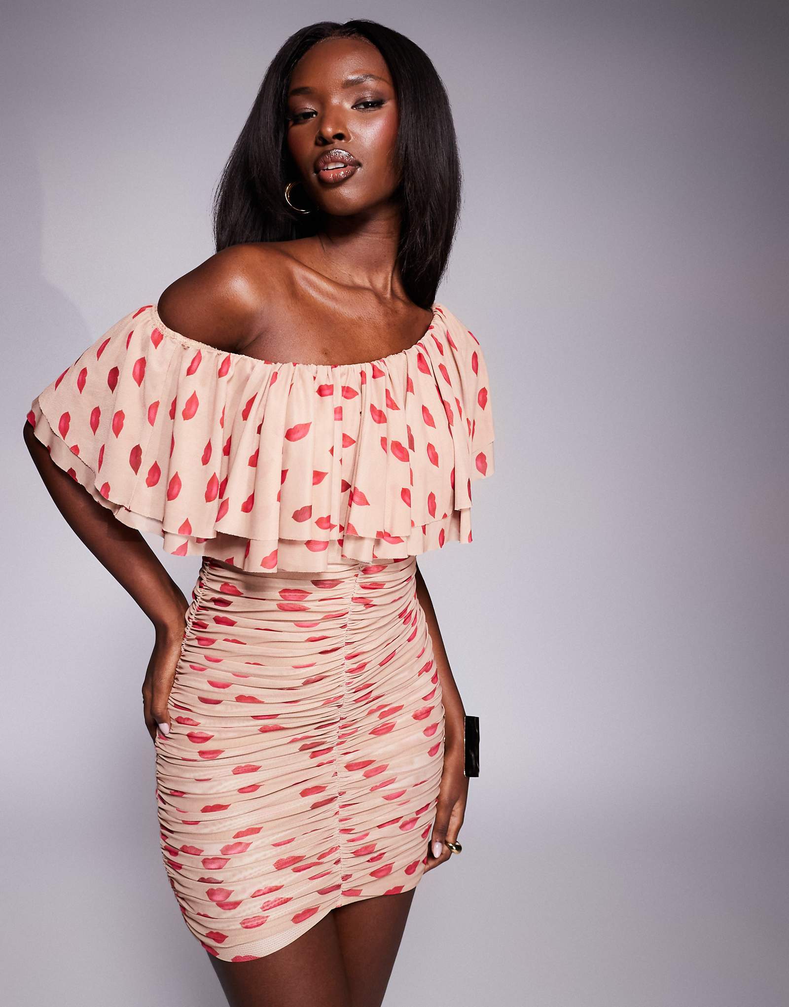 Мини-платье AFRM Vivian с рюшами на одном плече от almond kiss 4490₽