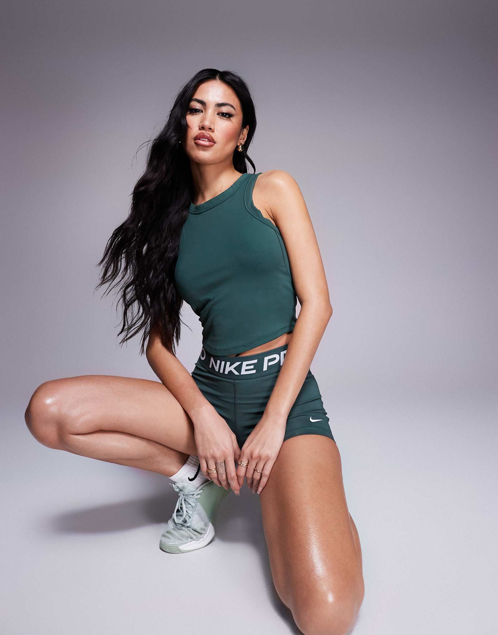 Укороченная майка Nike Training One цвета хаки