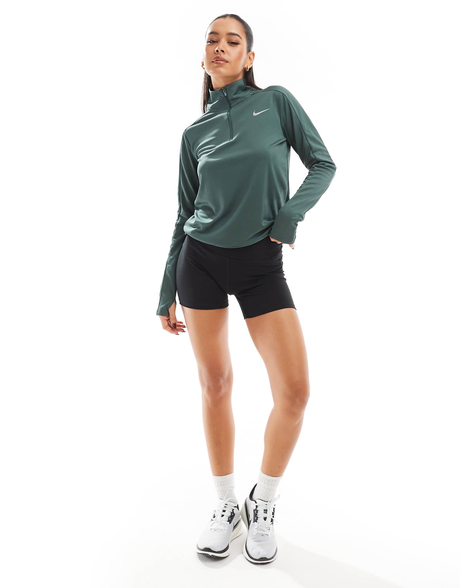 Тренировочные 5-дюймовые шорты Nike One черного цвета 9190₽