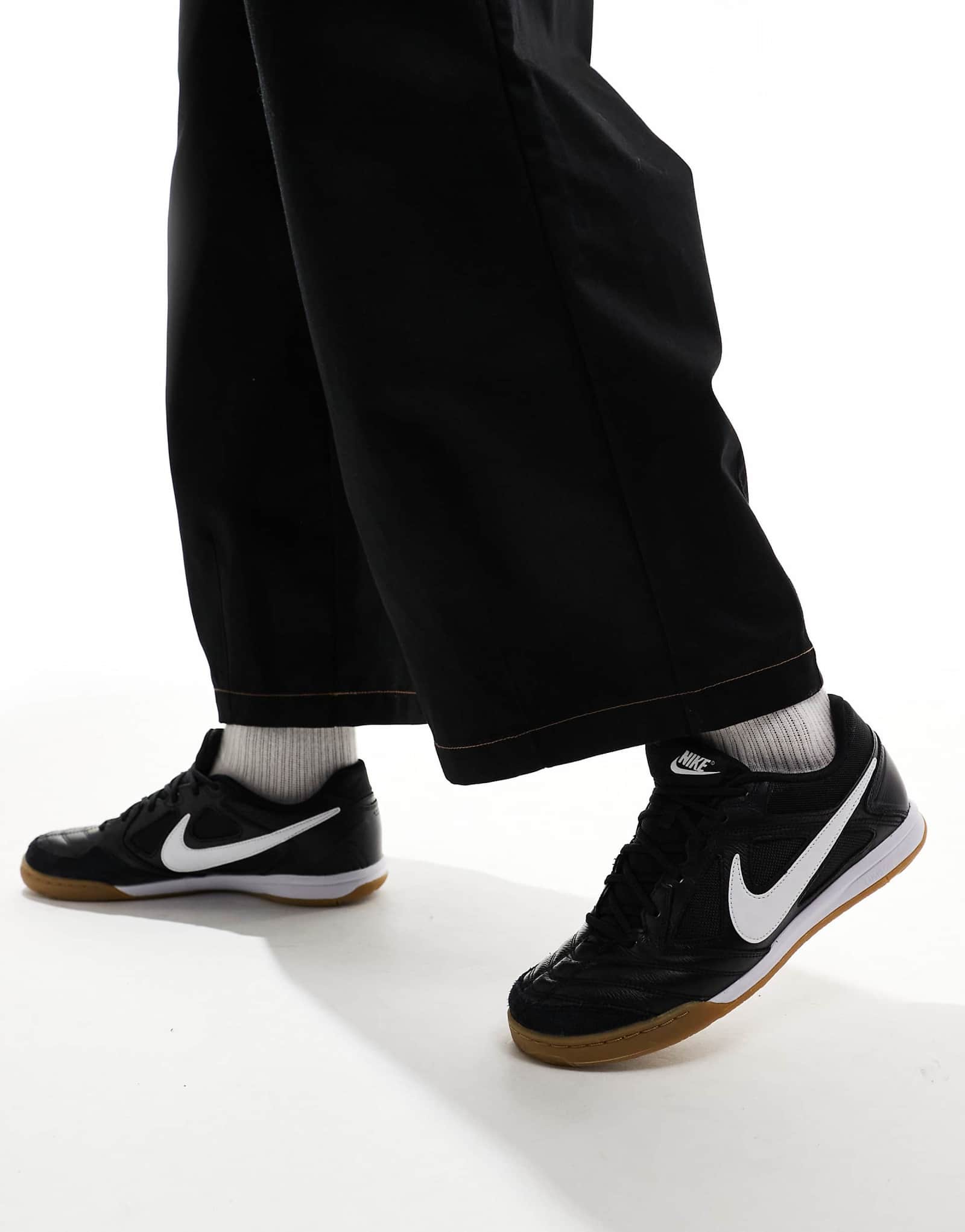 Кроссовки Nike Gato черно-белого цвета 23490₽