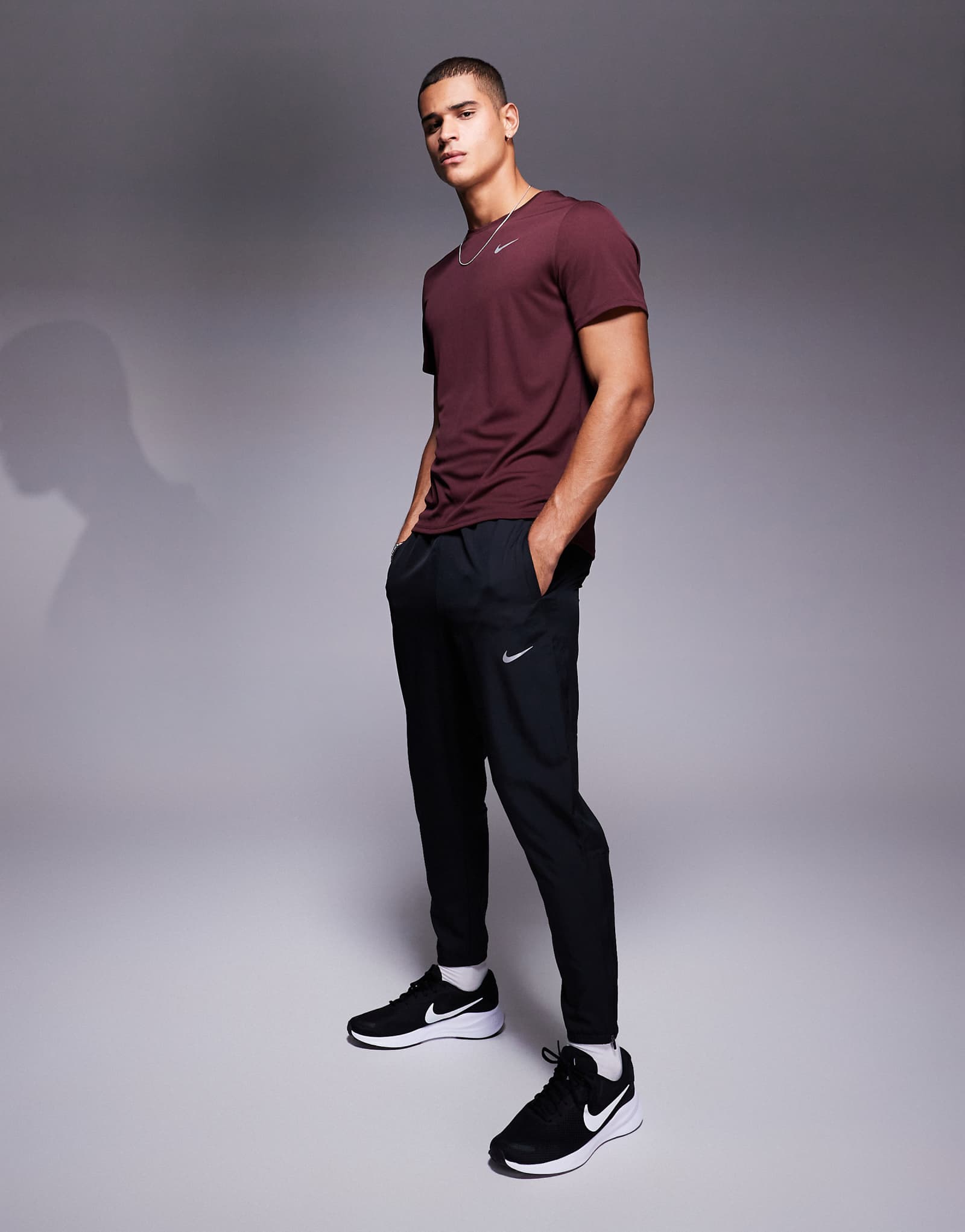 Спортивные брюки Nike Running Challenger из ткани черного цвета 14290₽