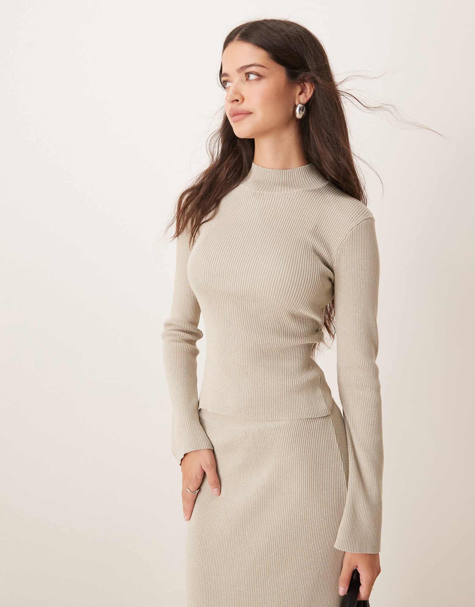 Красивый роскошный вязаный топ серого цвета металлик - часть комплекта 8690₽