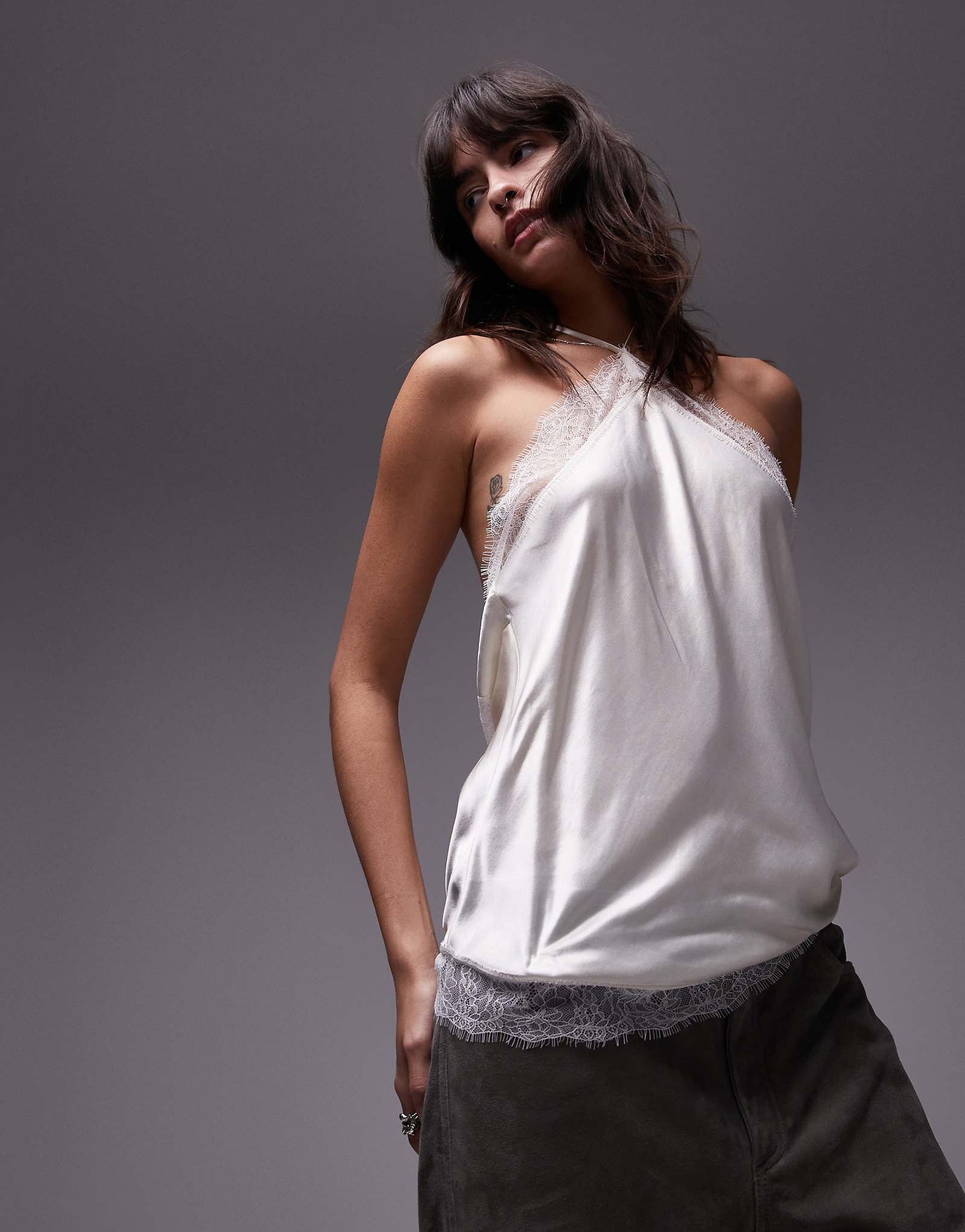 Атласный купальник Topshop на бретелях с кружевной отделкой цвета слоновой кости 10090₽