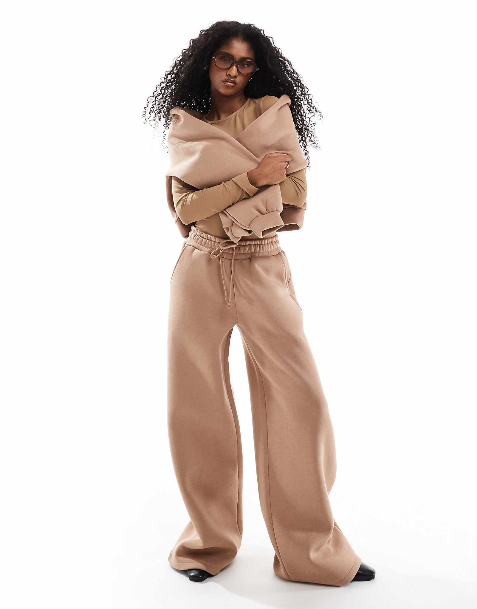 Широкие спортивные брюки Miss Selfridge с плотной флисовой подкладкой цвета мокко - часть комплекта 7290₽