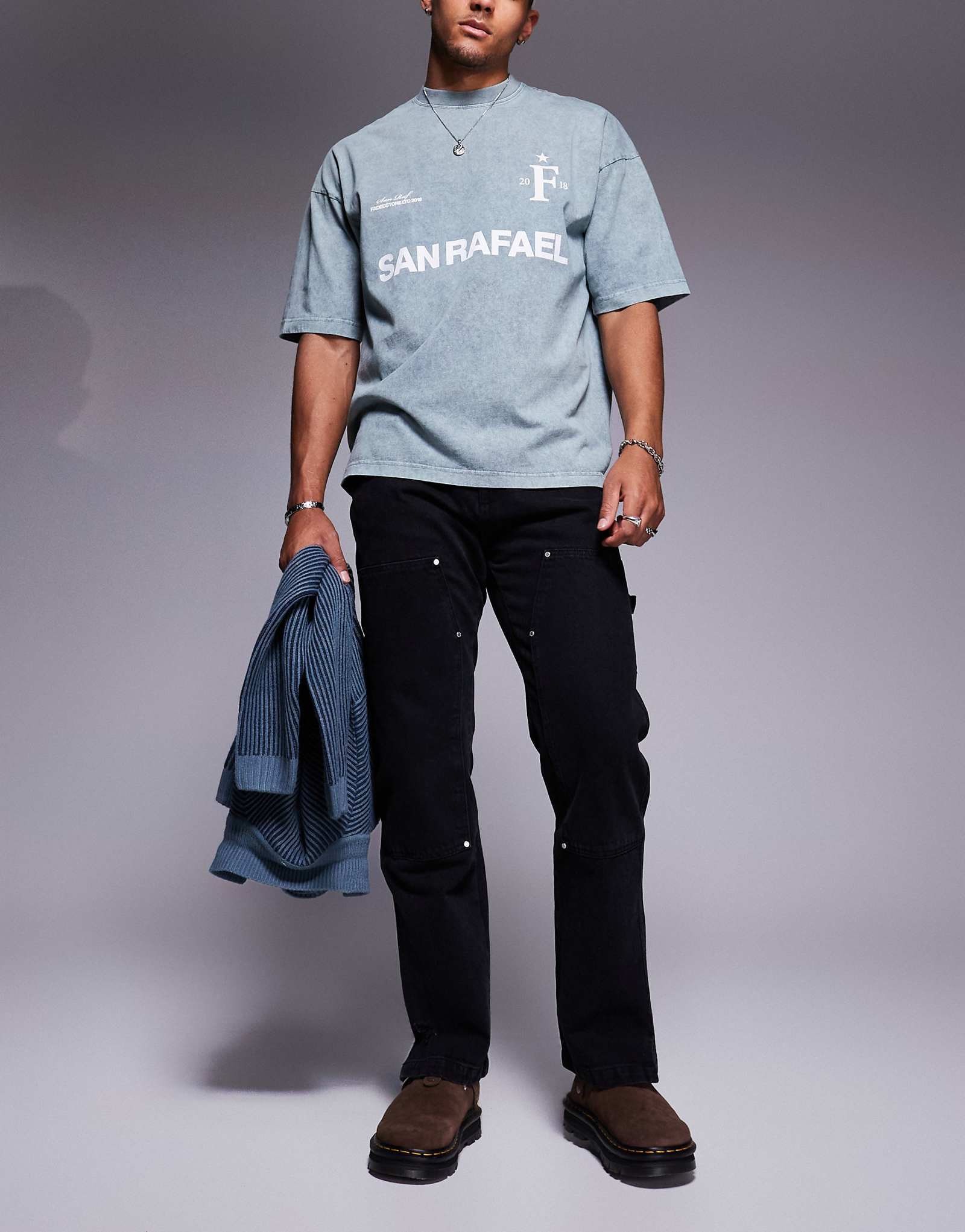 Джинсы Couture Club carpenter с заклепками черного цвета постиранные 29490₽