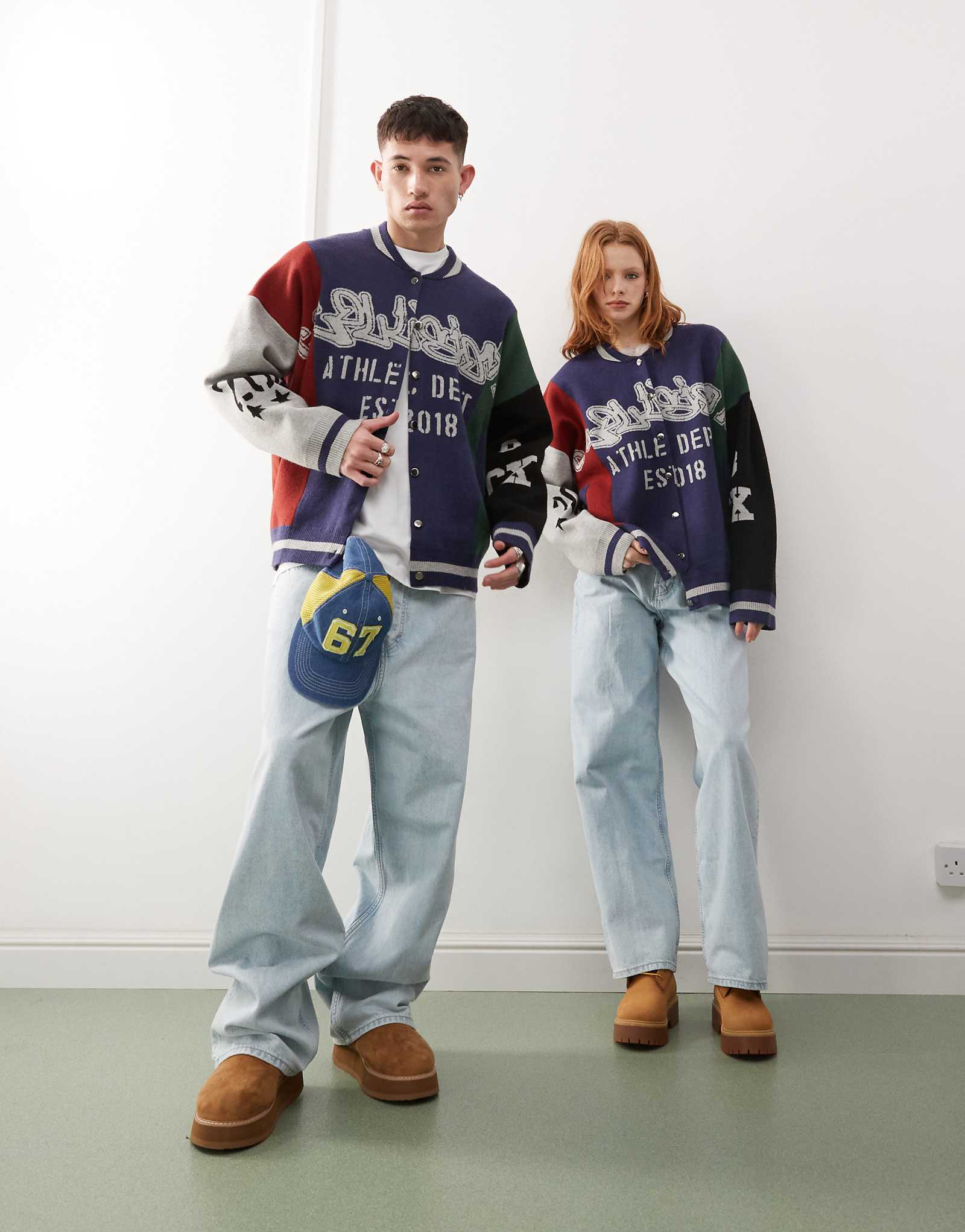 Мужская куртка-бомбер с сращиванием COLLUSION темно-синего цвета 12590₽