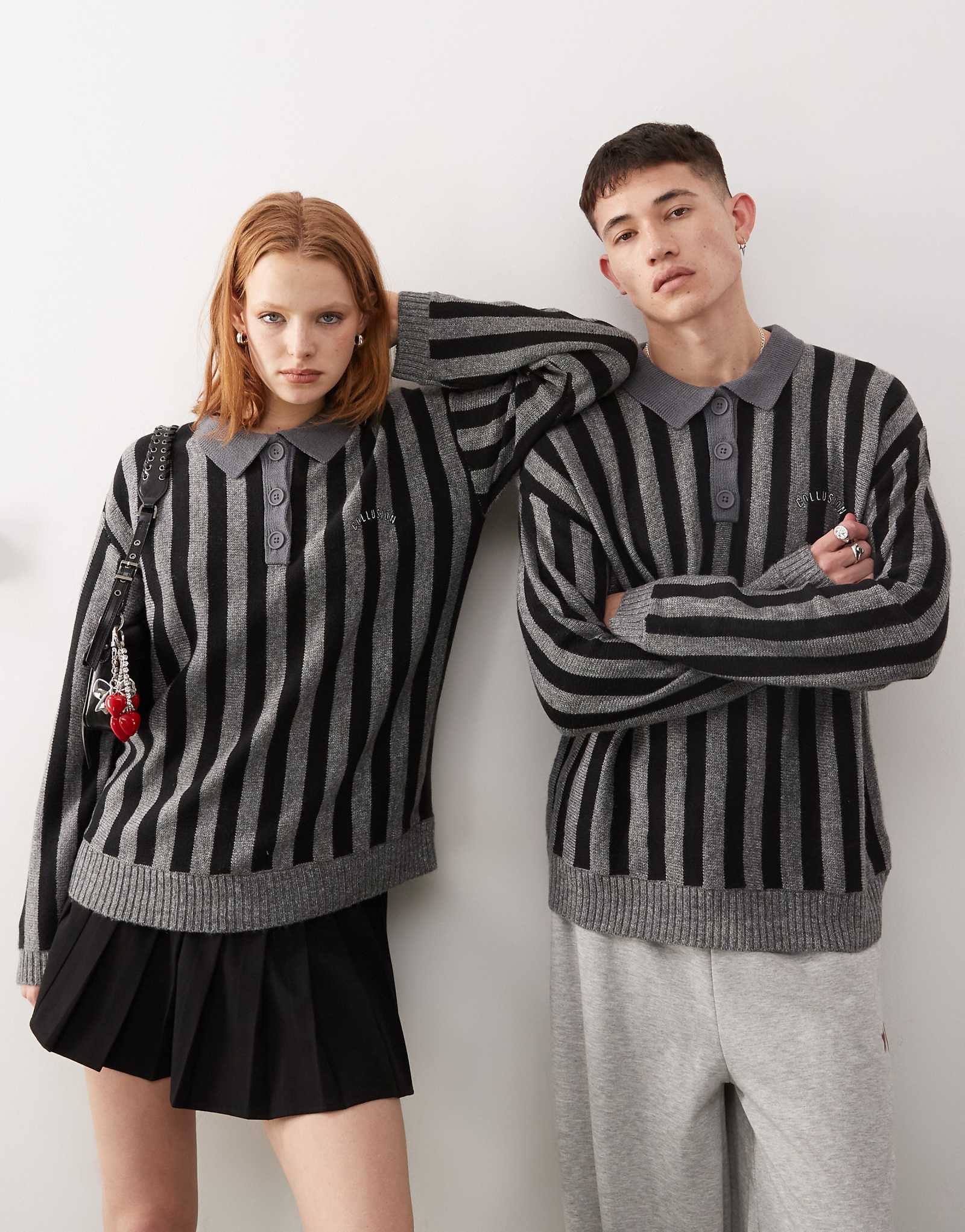 Свитер с круглым вырезом в полоску COLLUSION унисекс серого цвета 3790₽
