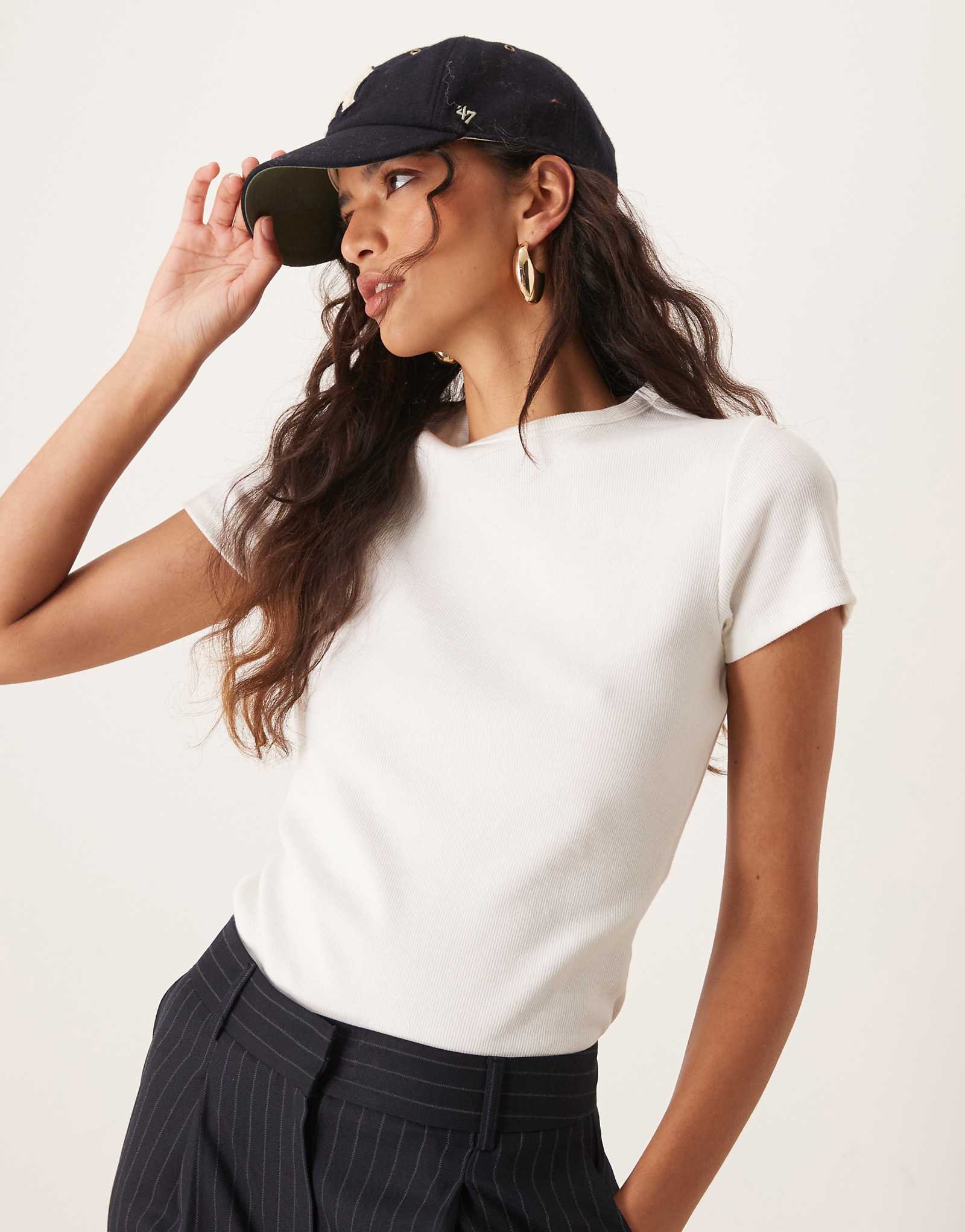 Белая футболка в рубчик от JDY 7390₽