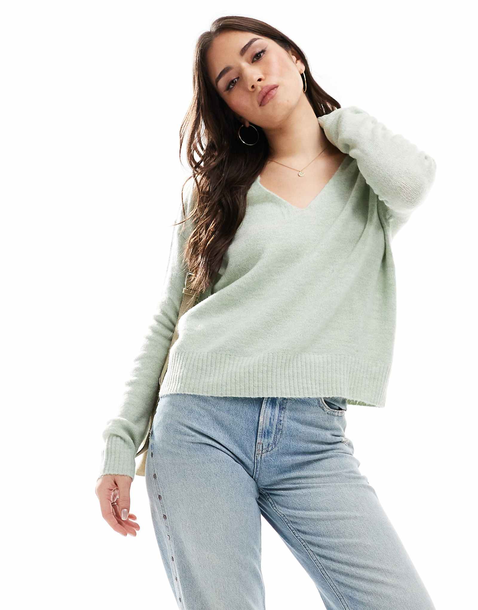 Вязаный свитер JDY с v-образным вырезом и длинными рукавами светло-зеленого цвета 5090₽