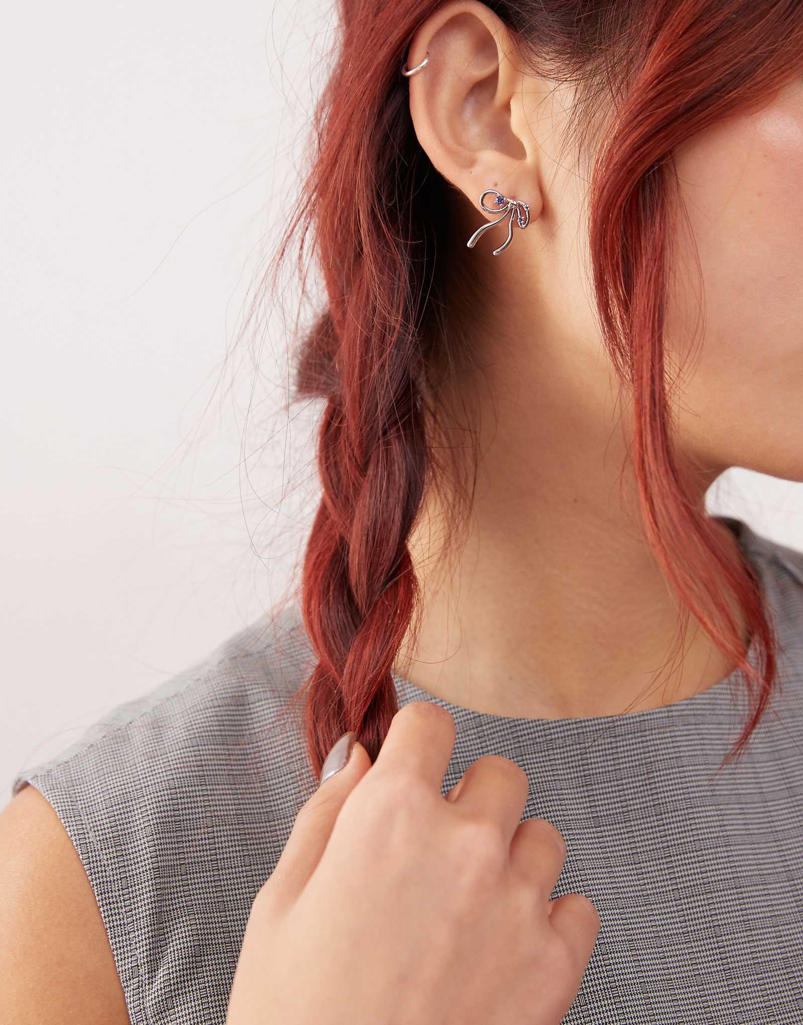 Серебряные серьги-гвоздики En Route Mini Miffy с голубым фианитом из серебра с платиновым покрытием 3690₽