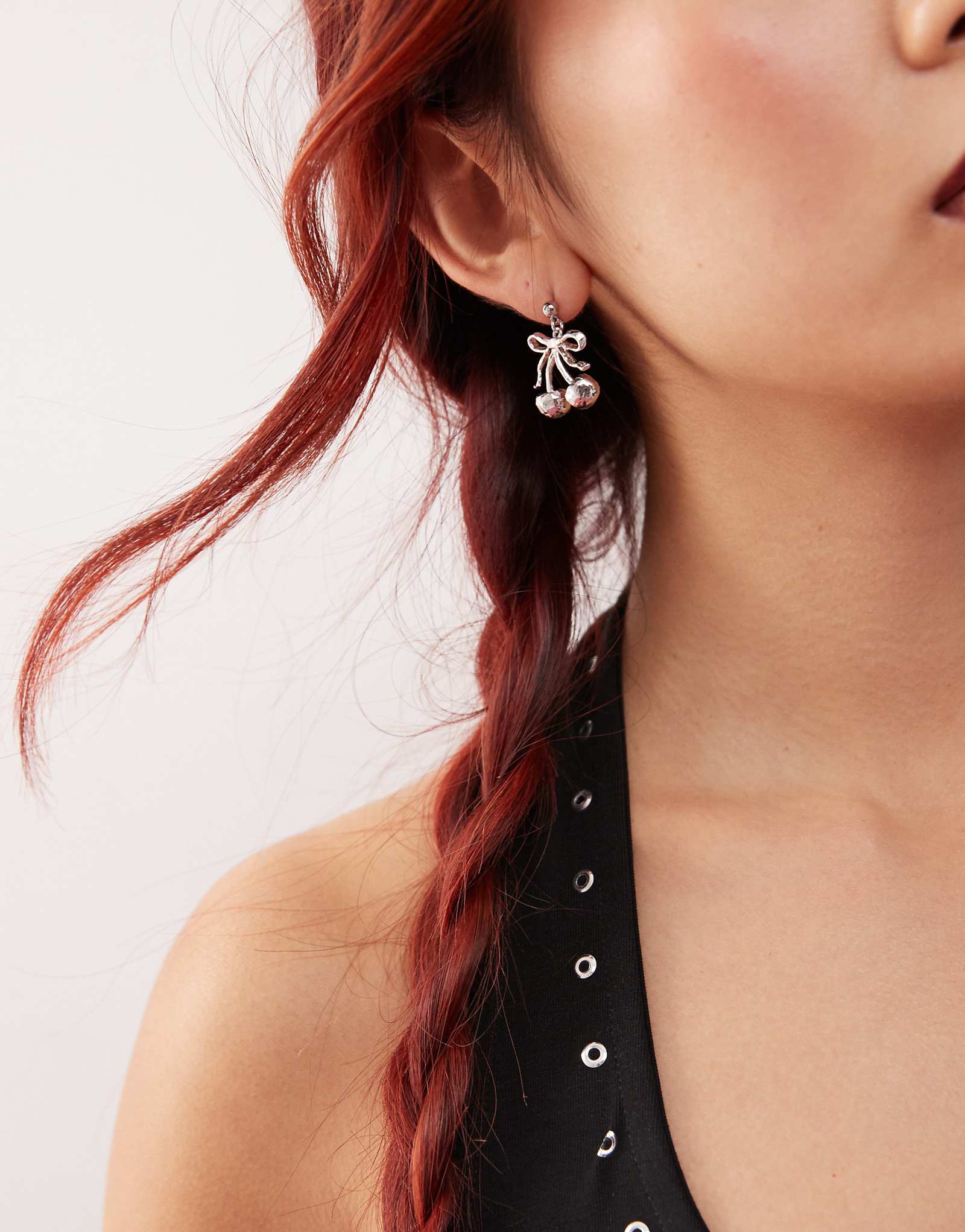 Серьги в виде вишневых лент с палладиевым покрытием En Route 4390₽