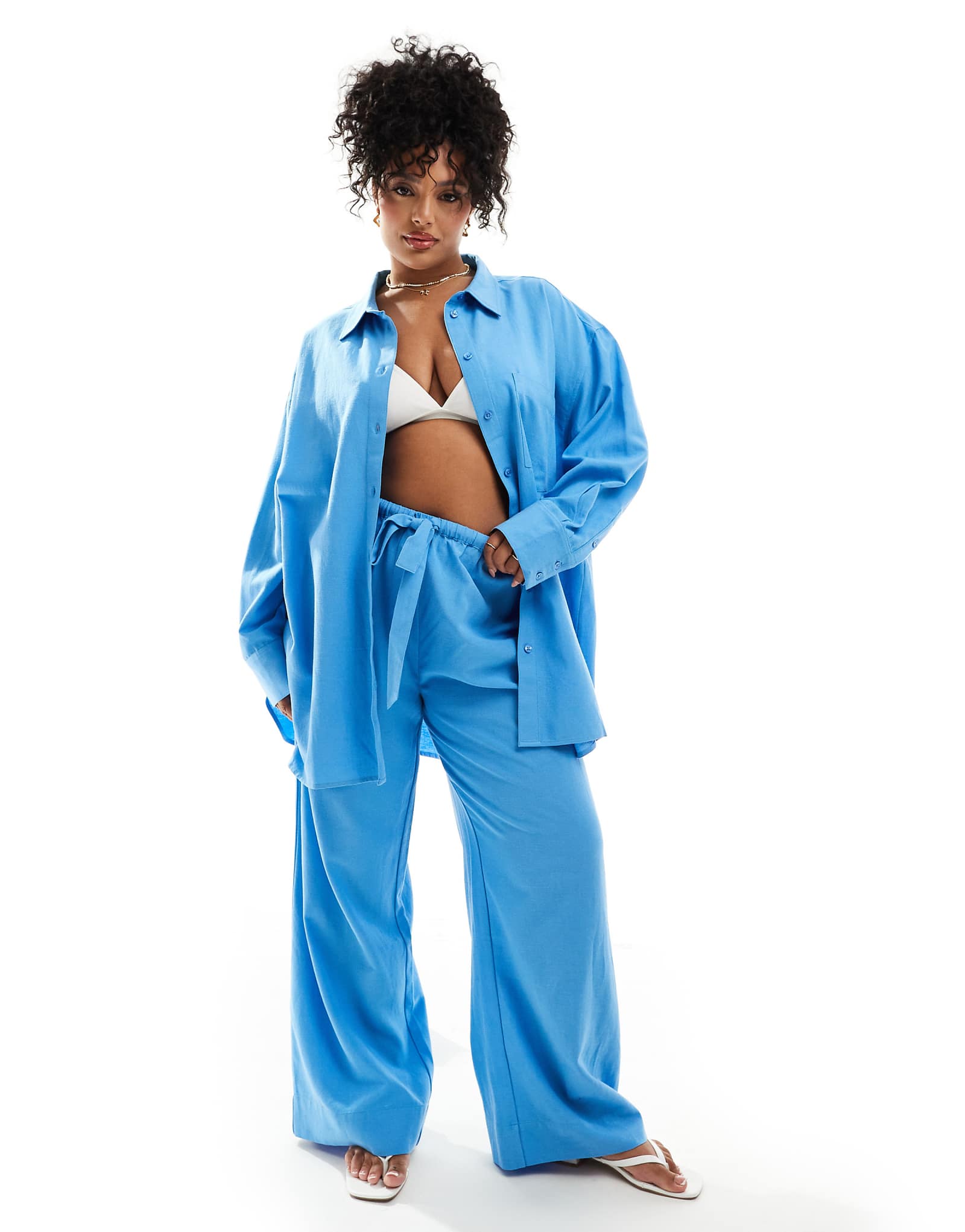 Пляжные брюки ASOS DESIGN Curve Isabel mix -match из льняной смеси с завязками на талии синего цвета 6190₽