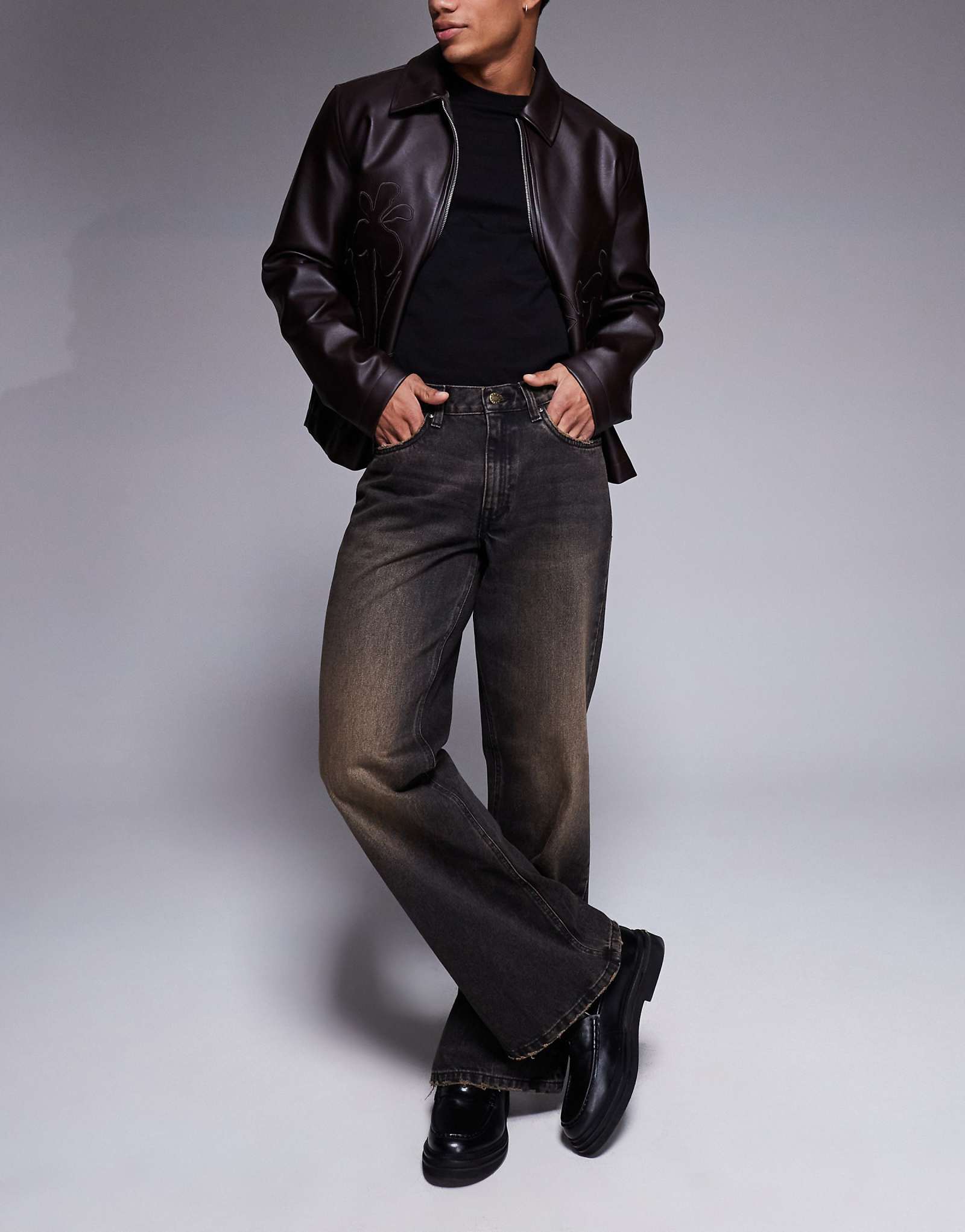 ДИЗАЙНЕРСКИЕ широкие джинсы-клеш ASOS с коричневым отливом в стираном черном цвете 9190₽