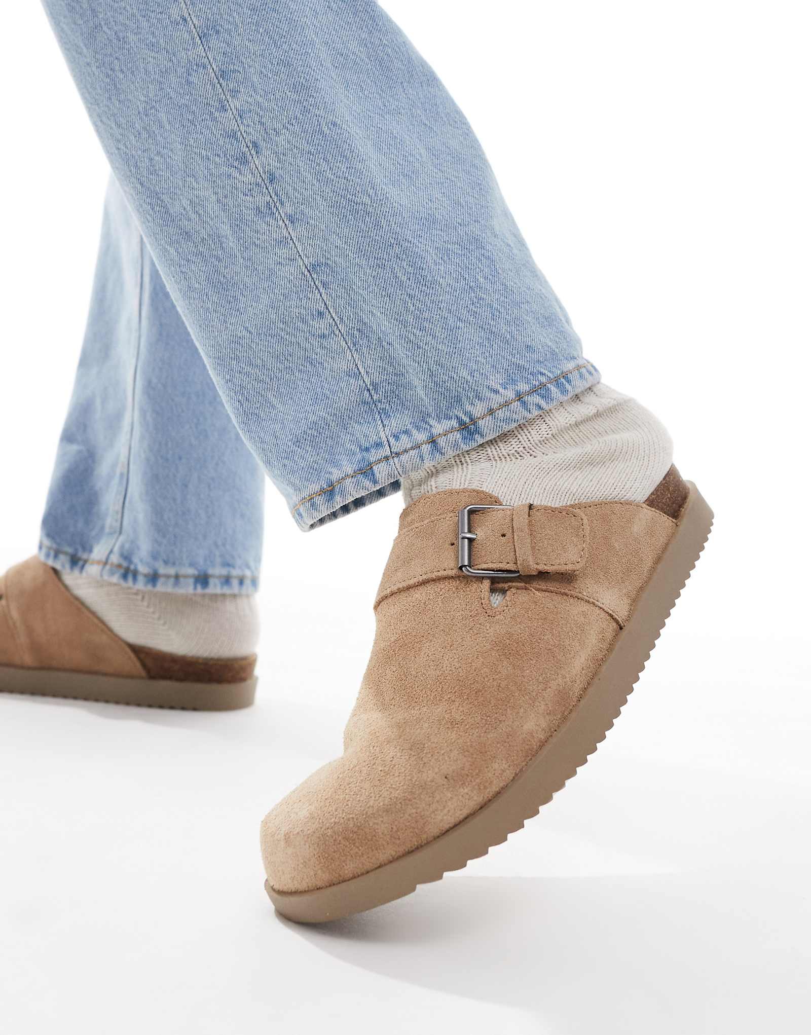 Кроссовки Pull-Bear slide на мюлях бежевого цвета 8690₽