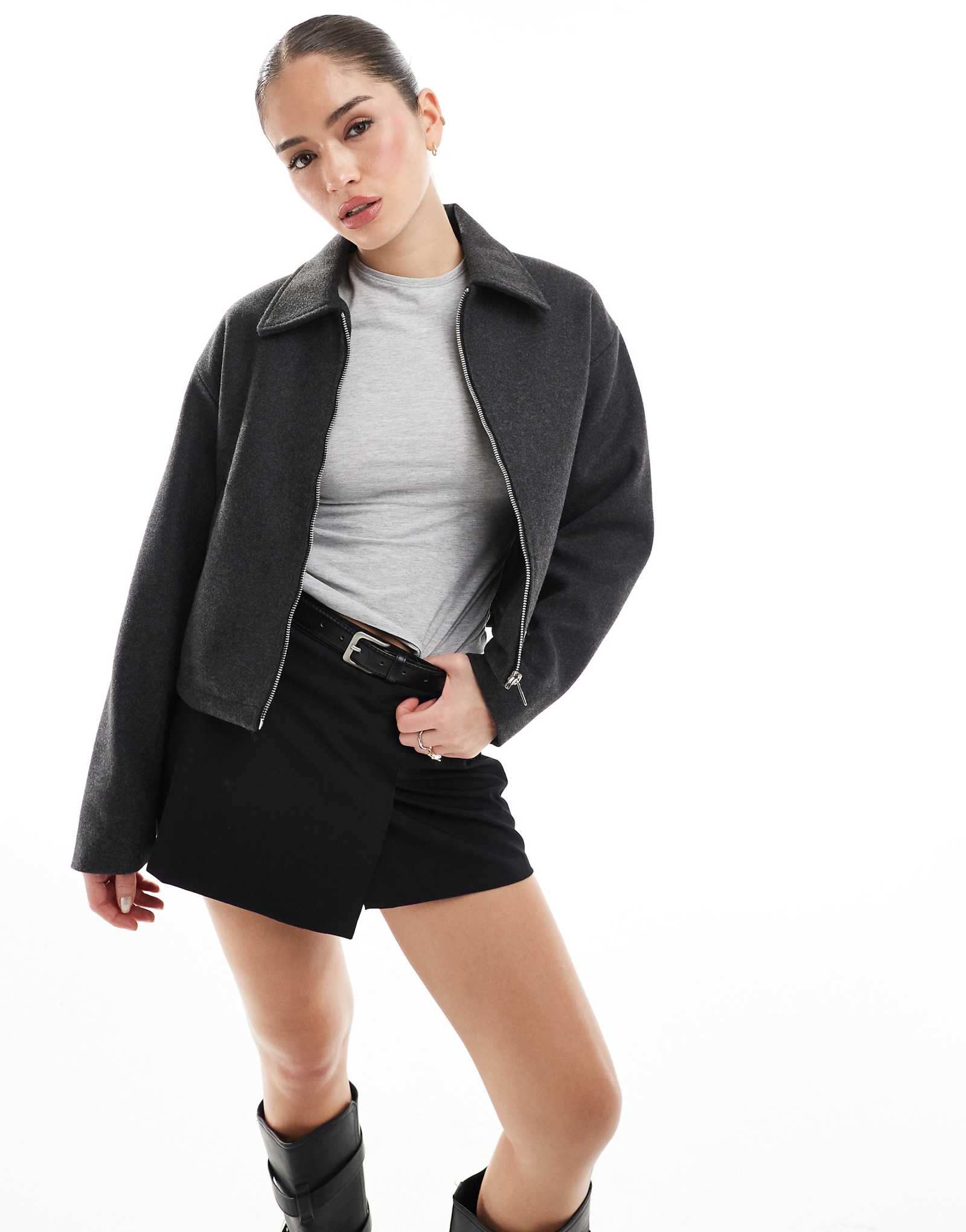 Облегающий пиджак с воротником Pull-Bear Dad темно-серого цвета 9790₽