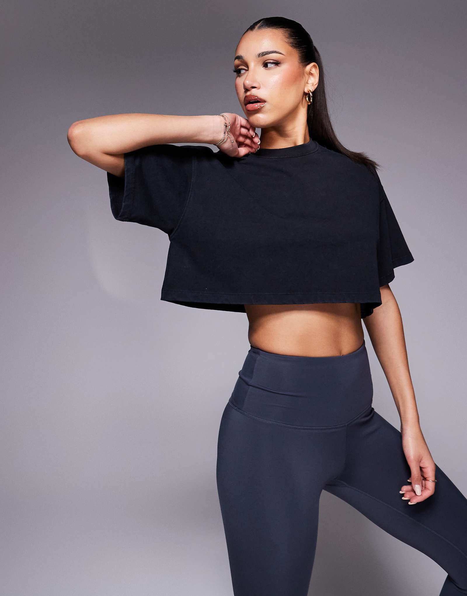 Укороченная хлопковая футболка ASOS 4505 Icon heavyweight черного цвета с быстросохнущей отделкой