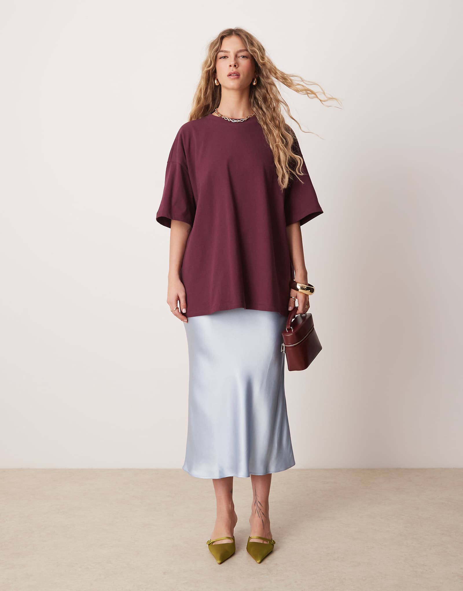 ДИЗАЙНЕРСКАЯ футболка ASOS из плотного хлопка оверсайз бордового цвета 4790₽