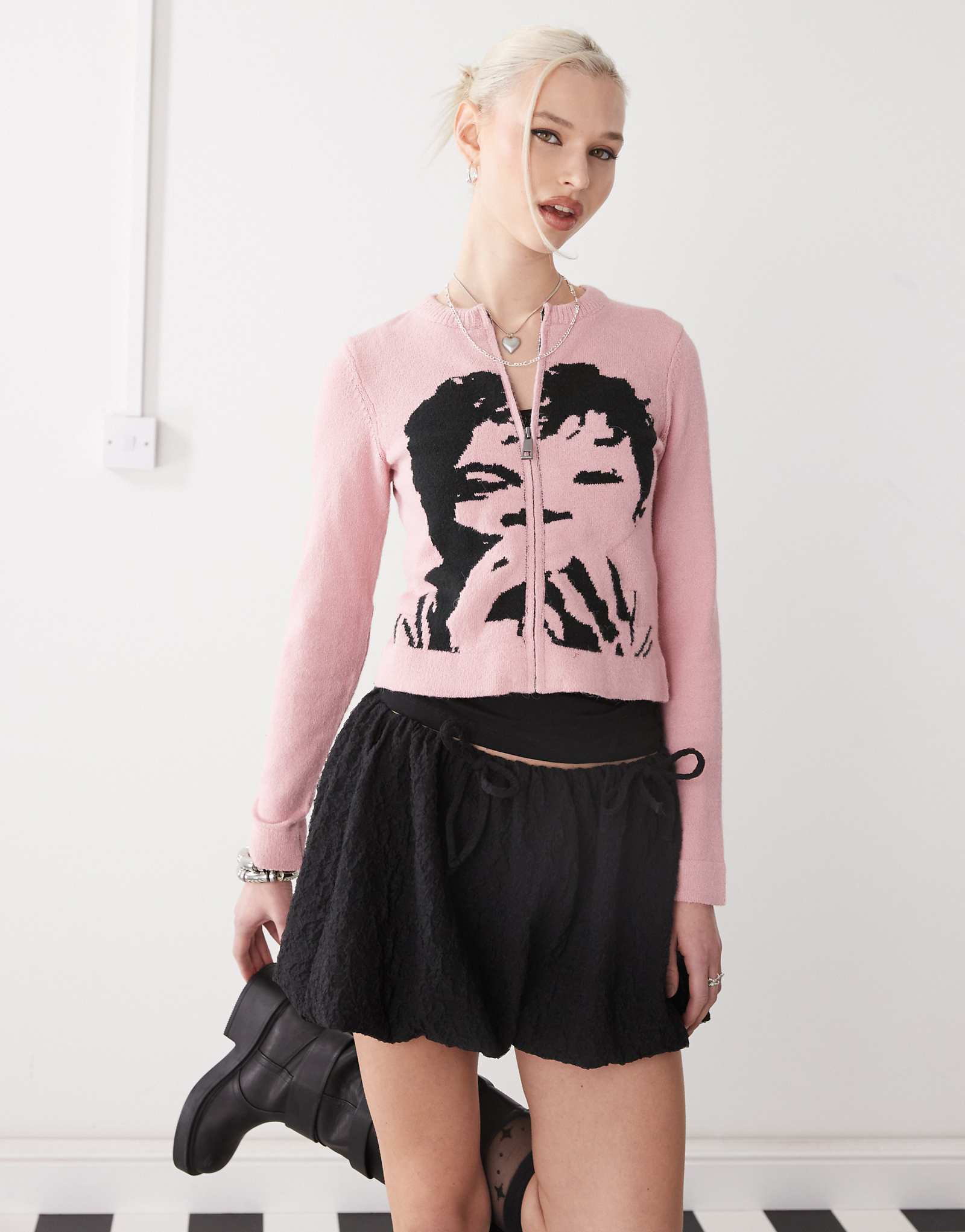 Текстурированная юбка-шар из мини-слойки COLLUSION с завязками 2590₽