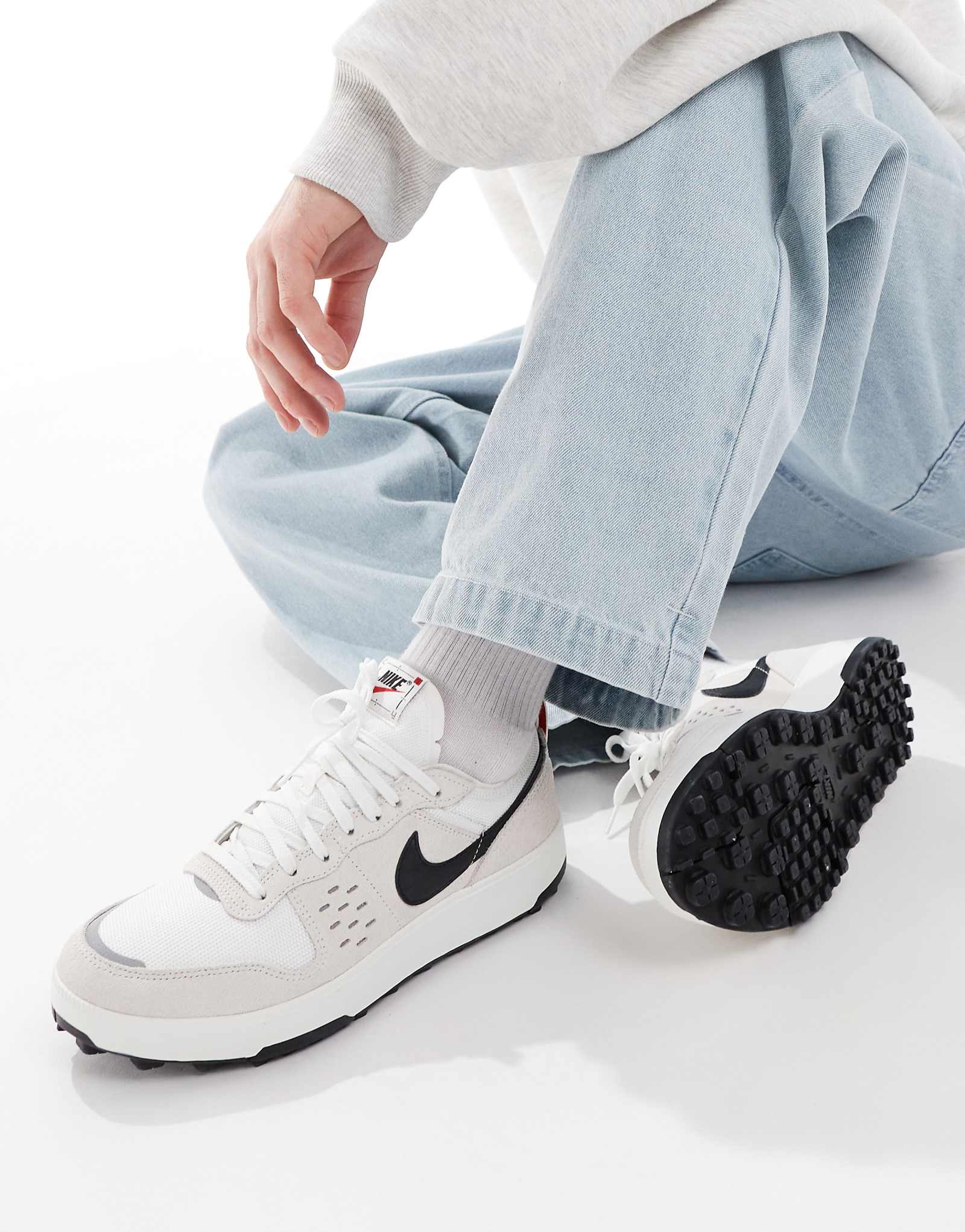 Кроссовки Nike C1TY белого и черного цветов 20390₽