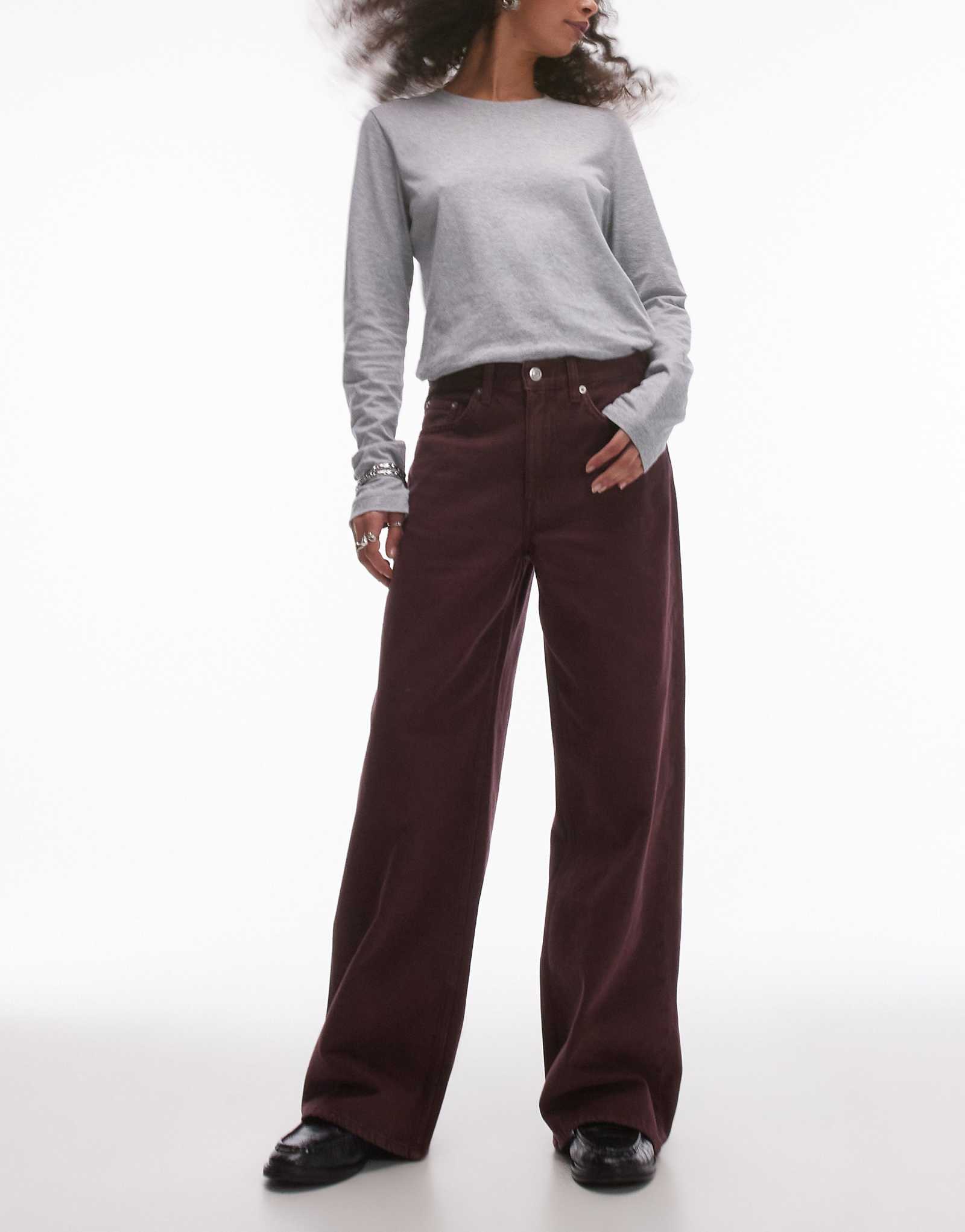 Мешковатые джинсы ARKET Cloud с низкой посадкой и широкими штанинами бордового цвета