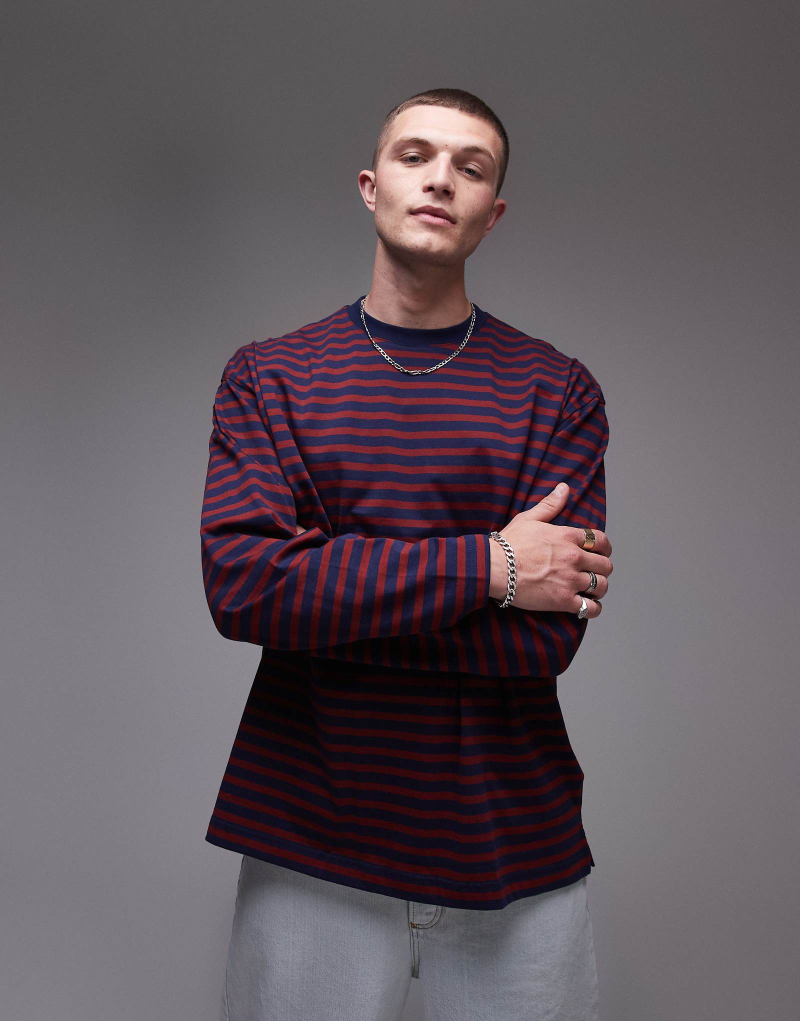 Футболка ARKET с длинным рукавом в красную и синюю полоску 10590₽