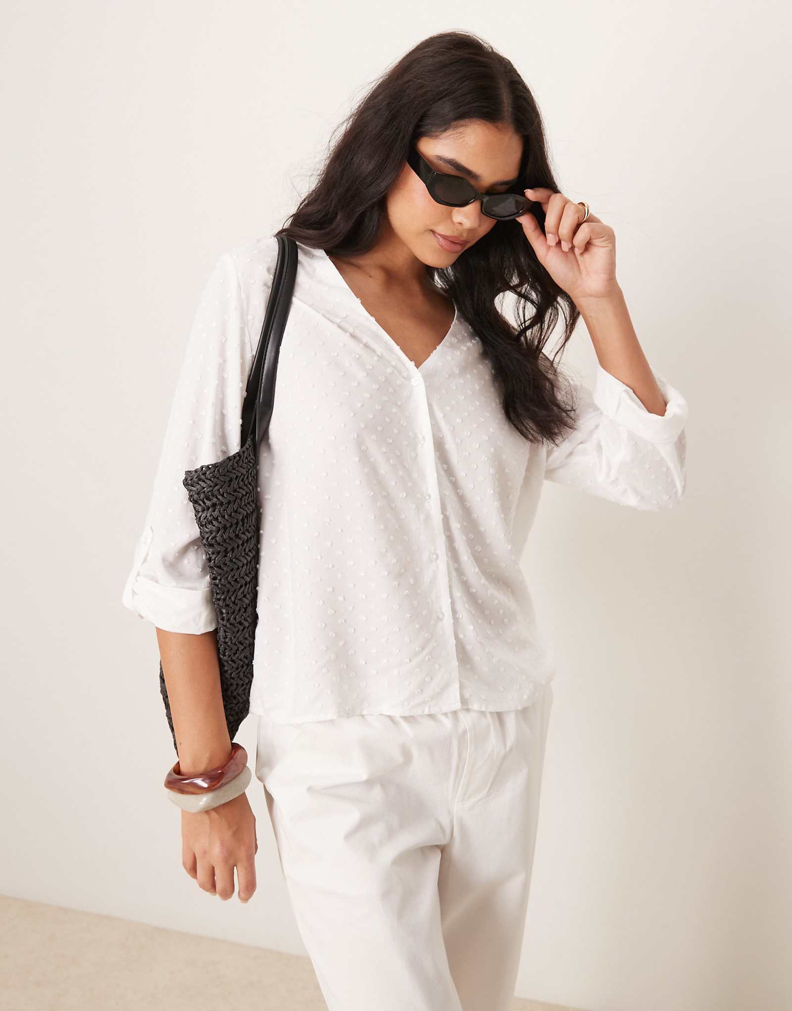 Блузка свободного кроя JDY с фактурными деталями белого цвета 8590₽