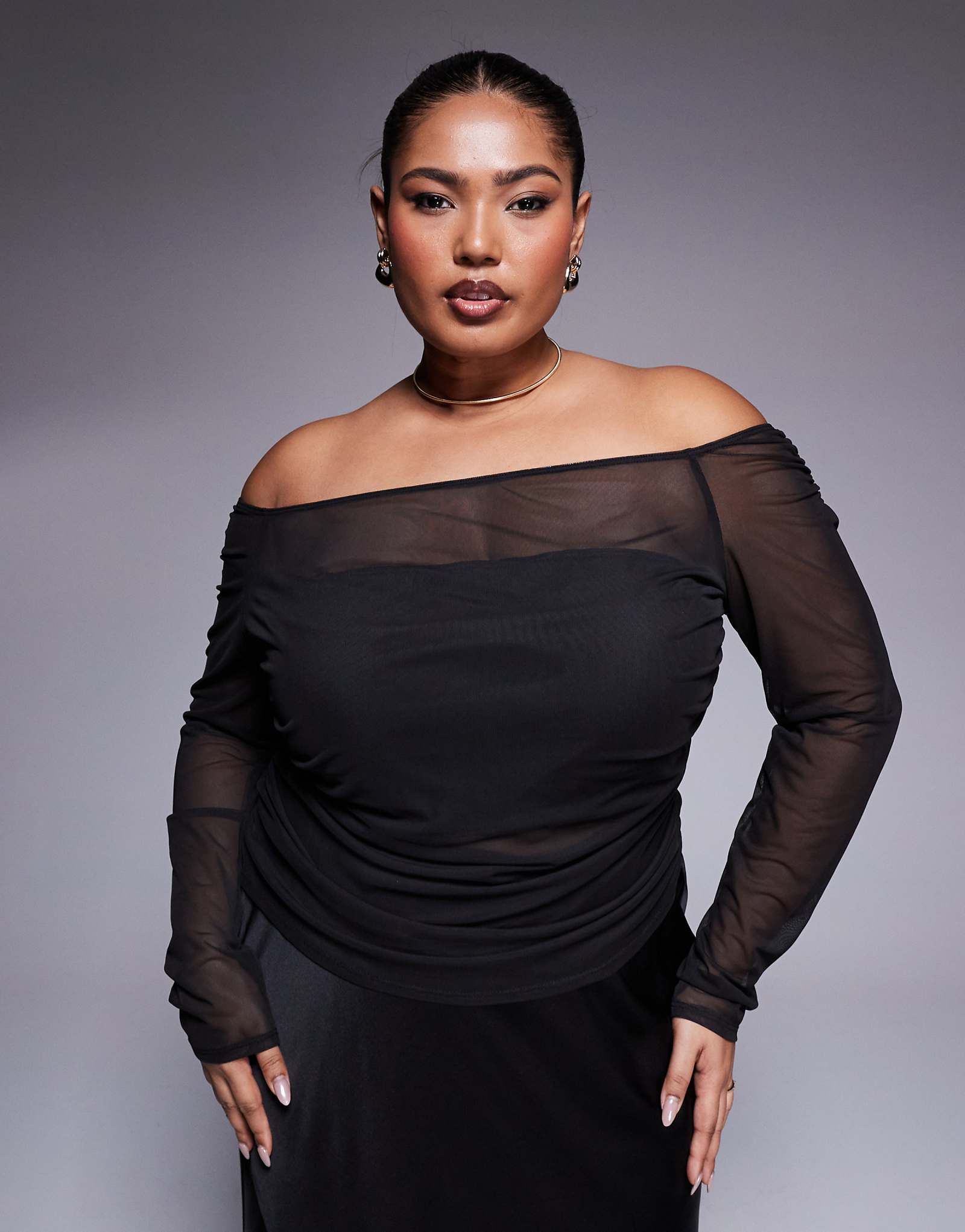 ДИЗАЙНЕРСКИЙ сетчатый топ ASOS черного цвета с присборенными плечами и округлым вырезом горловины 2590₽