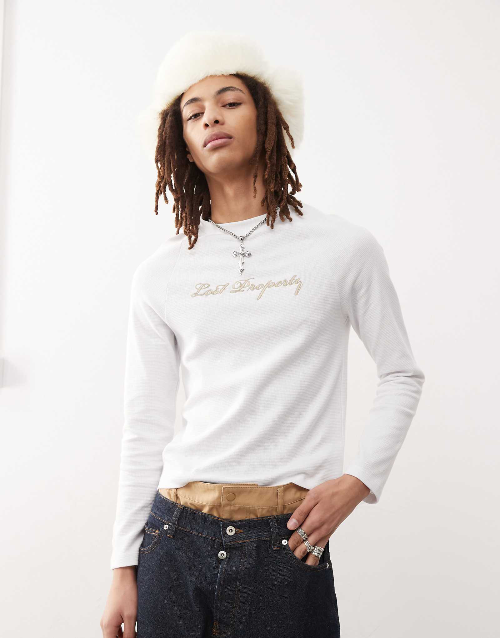 Приталенная вафельная футболка COLLUSION с длинным рукавом и принтом в виде цепочки белого цвета 4290₽