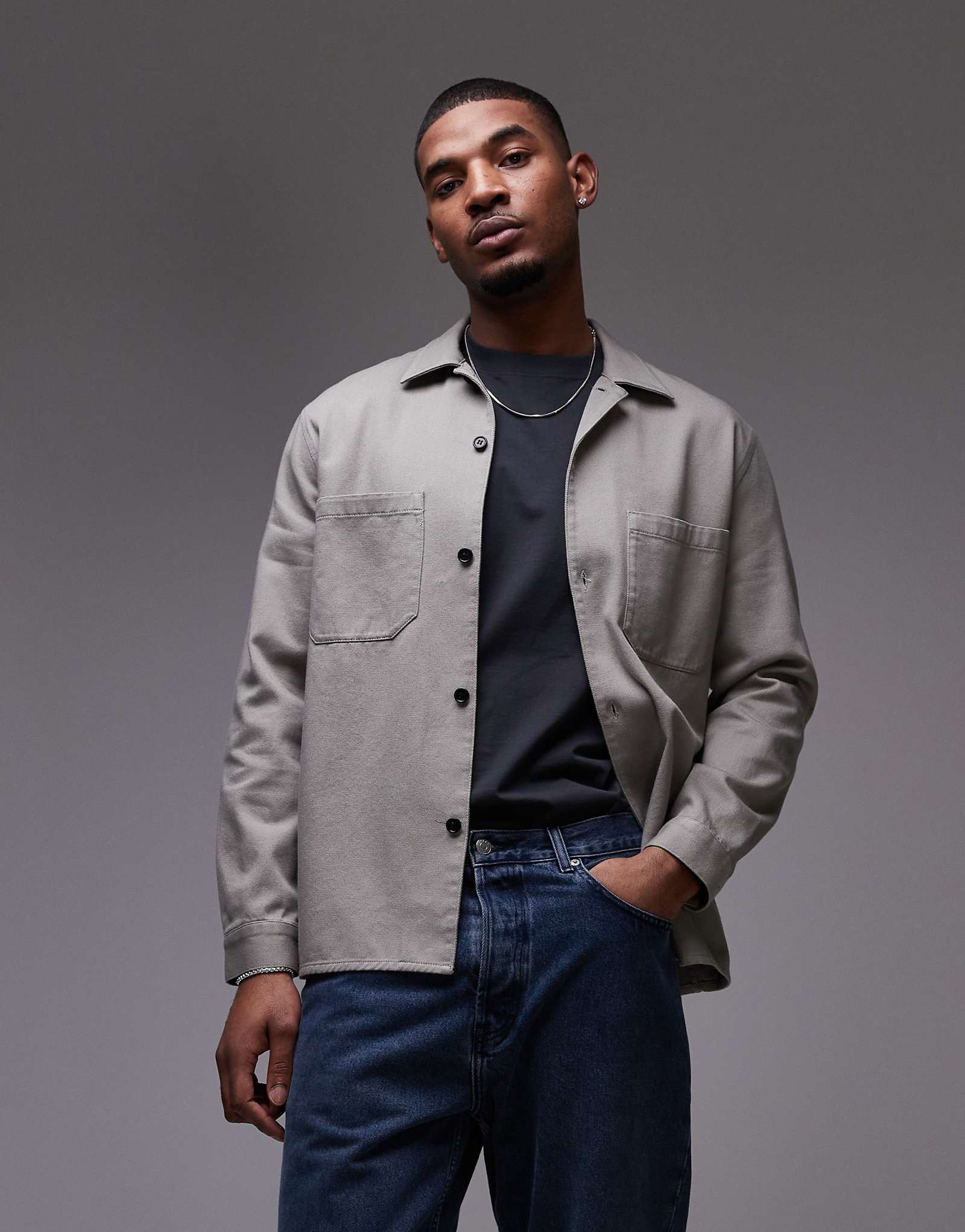 Рубашка ARKET с воротником в стиле ретро серого цвета 10290₽