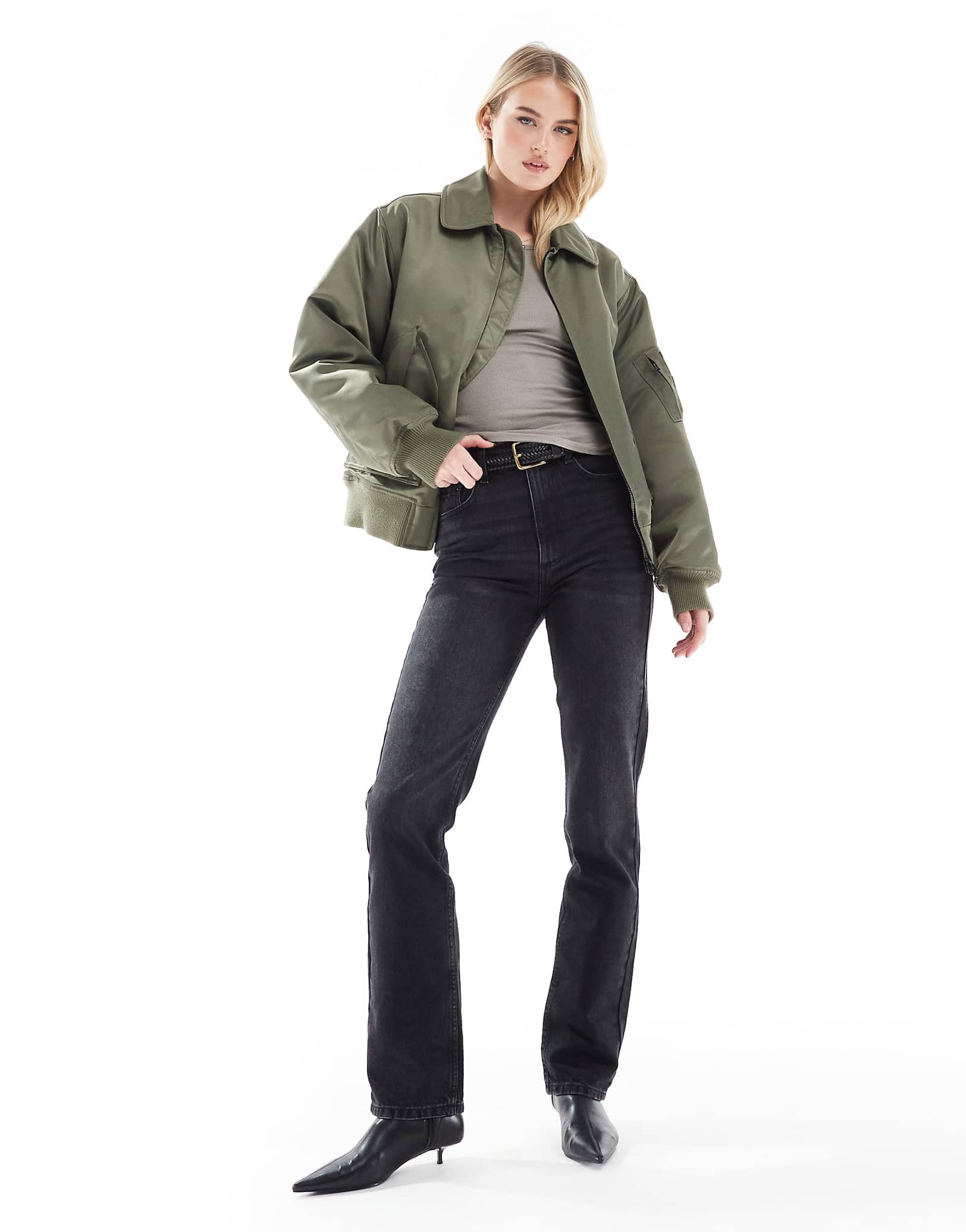 Высокие прямые джинсы средней посадки ASOS DESIGN черного цвета застиранные 3590₽