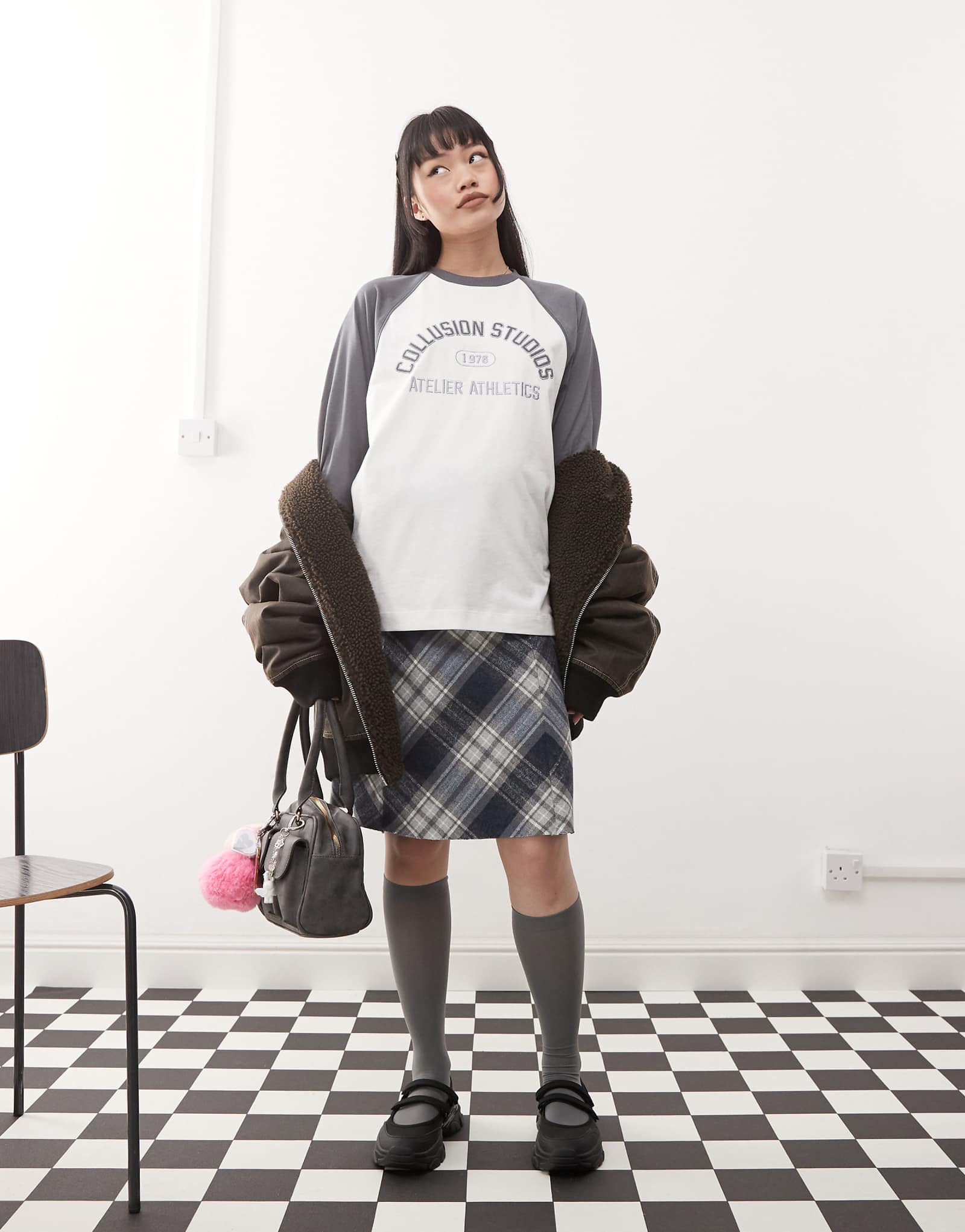 Футболка-реглан с непринужденным ретро-логотипом COLLUSION 3190₽